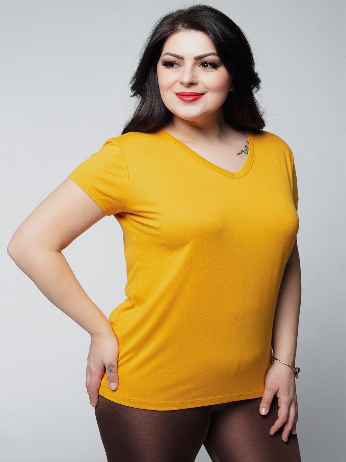 Kadın Büyük Beden V Yaka Basic Kısa Kollu T-Shirt - Hardal
