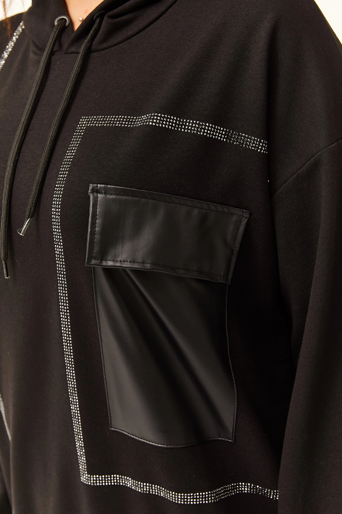 Kadın Büyük Beden Deri Cep Detaylı Taş İşlemeli Sweatshirt