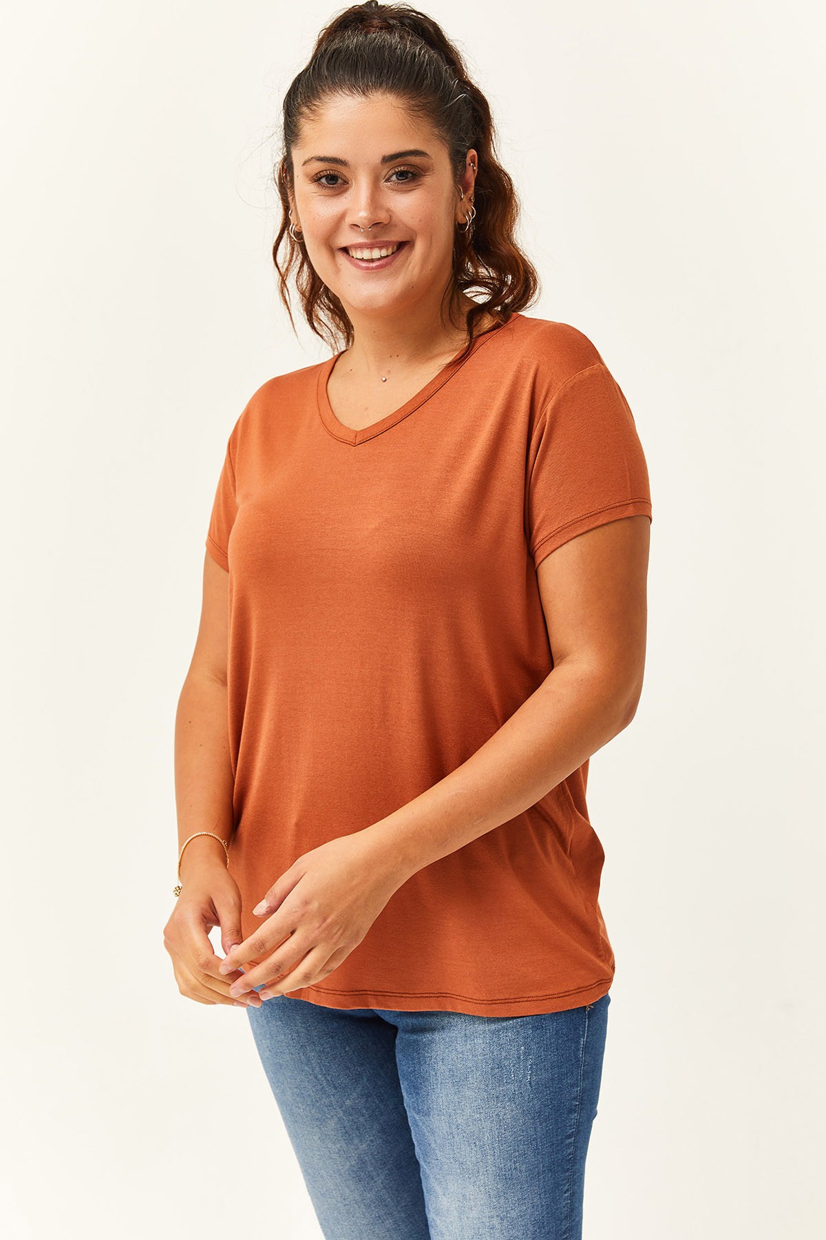 Kadın Büyük Beden V Yaka Basic Kısa Kollu T-Shirt - Kahverengi