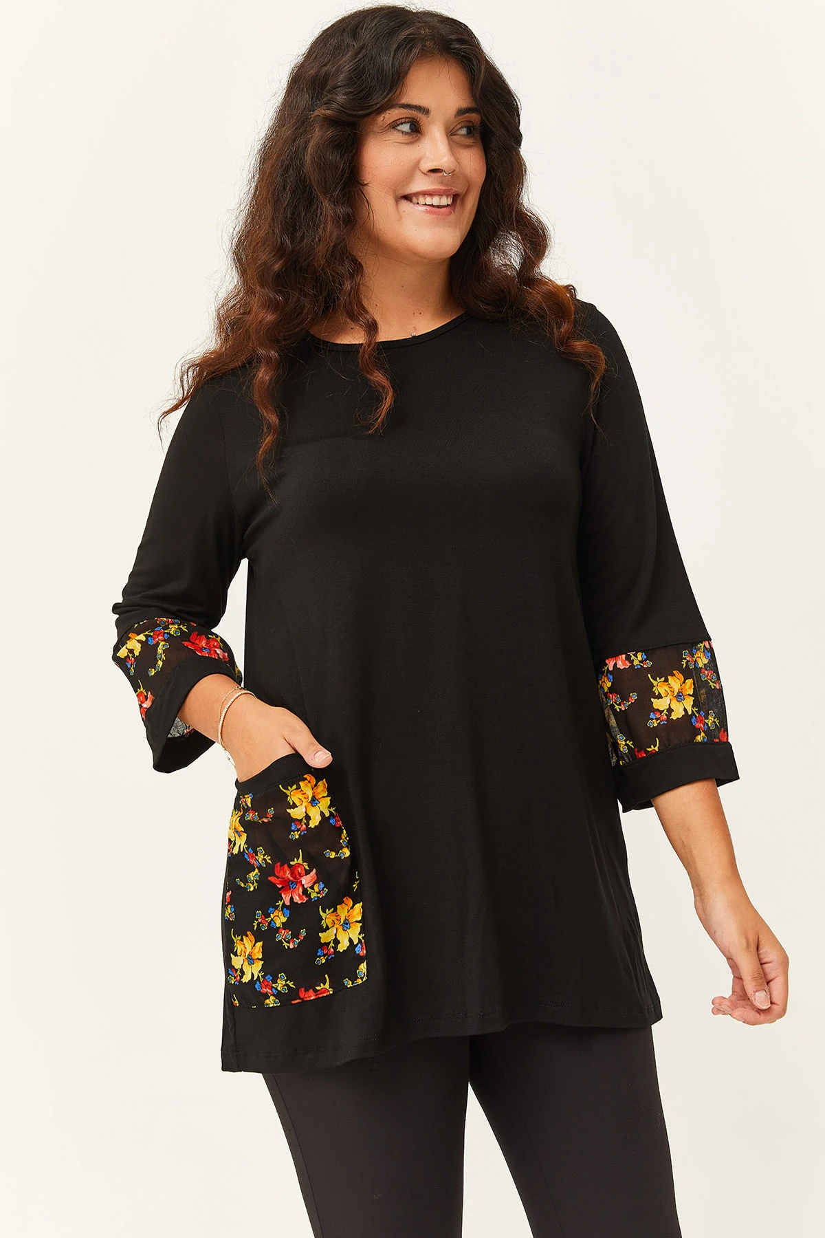 Kadın Büyük Beden Kolları Ve Cepleri Nakış Detaylı Bluz - Siyah
