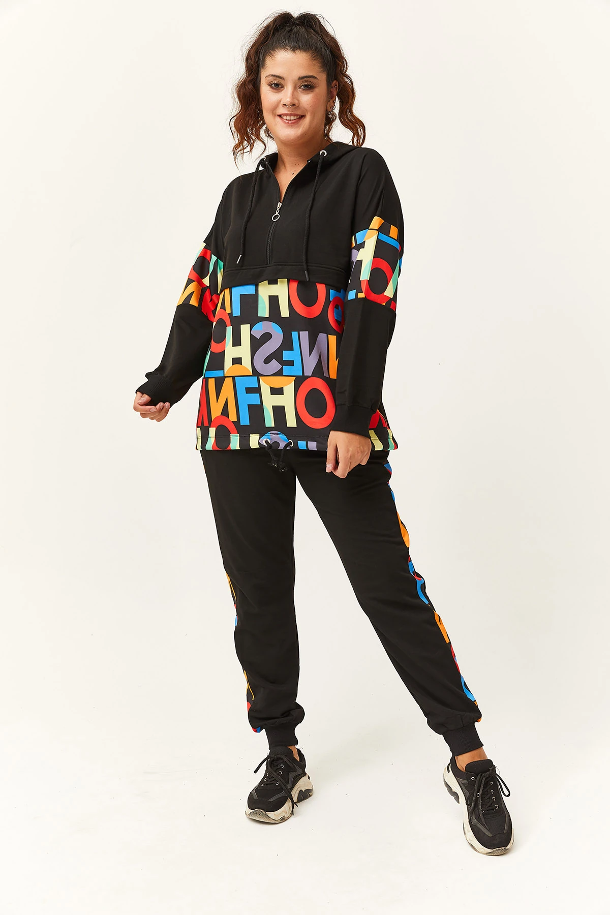 Kadın Büyük Beden Renkli Harf Desenli Eşofman Takımı - Siyah