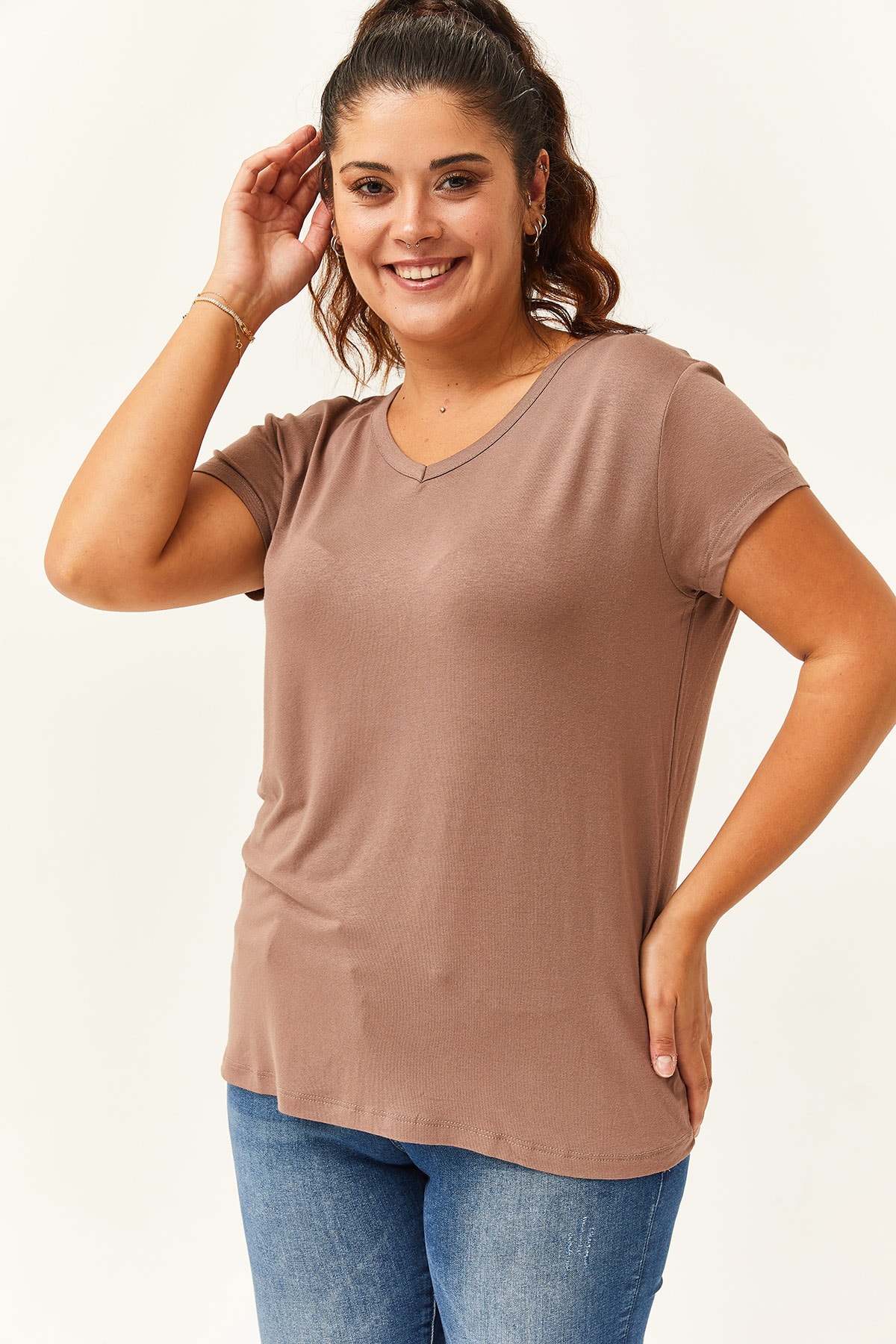 Kadın Büyük Beden V Yaka Basic Kısa Kollu T-Shirt - Vizon