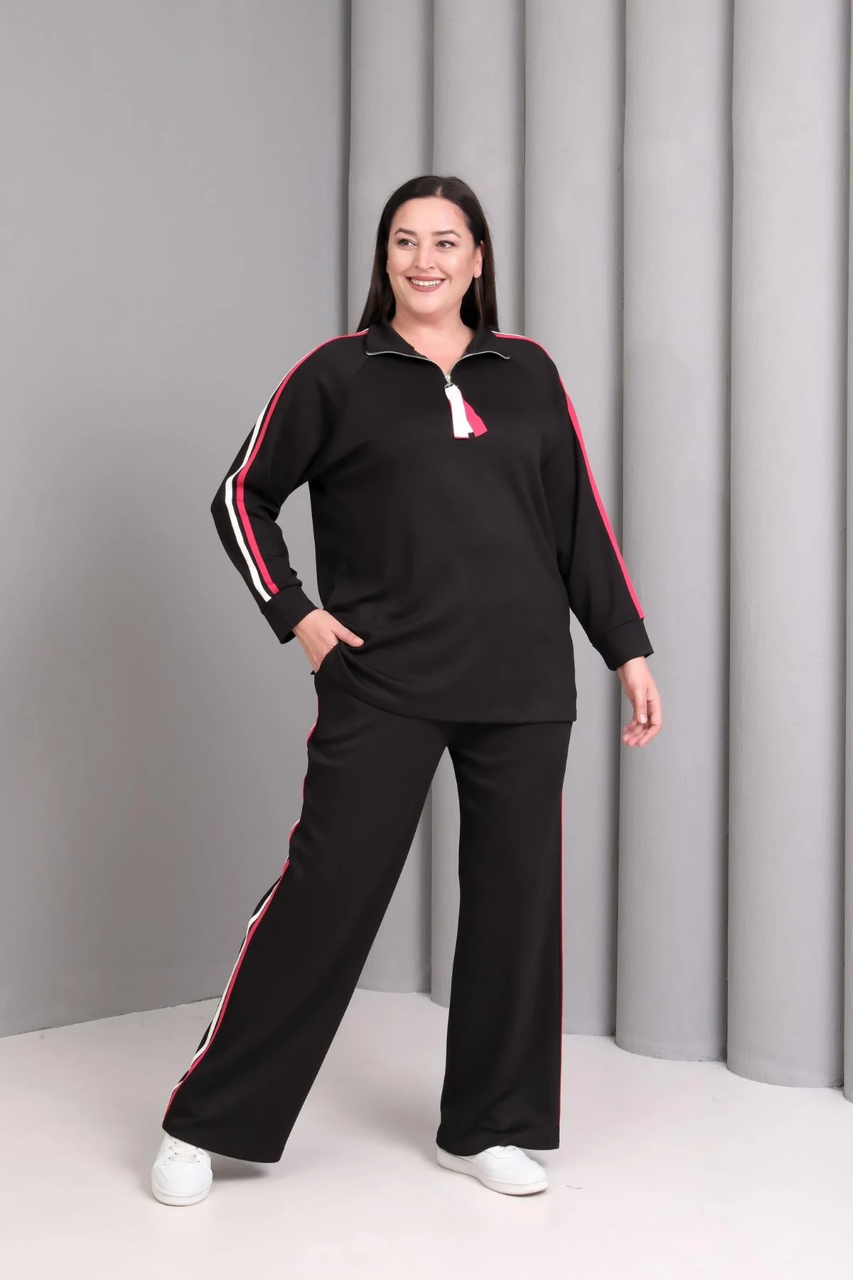 Kadın Büyük Beden Kırmızı Şerit Detay Sho Kumaş Siyah Eşofman Takımı - Siyah