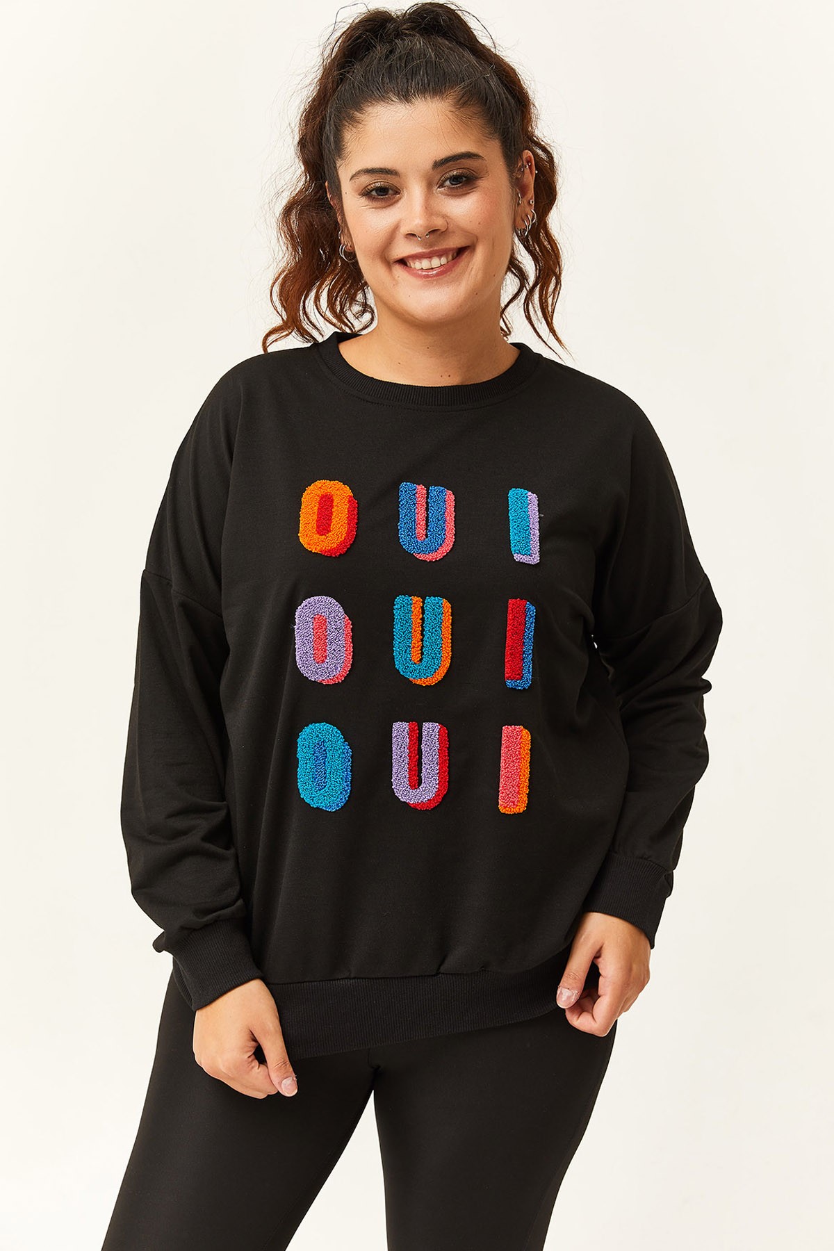 Kadın Büyük Beden Renkli Harf Nakışlı Sweatshirt
