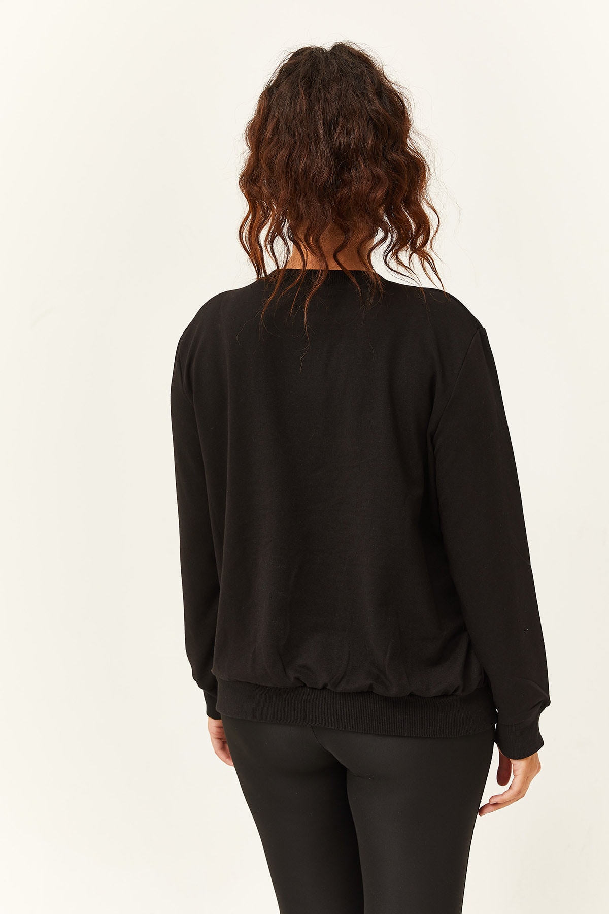 Kadın Büyük Beden Yaka Zincir Detaylı Yazılı Siyah Sweatshirt