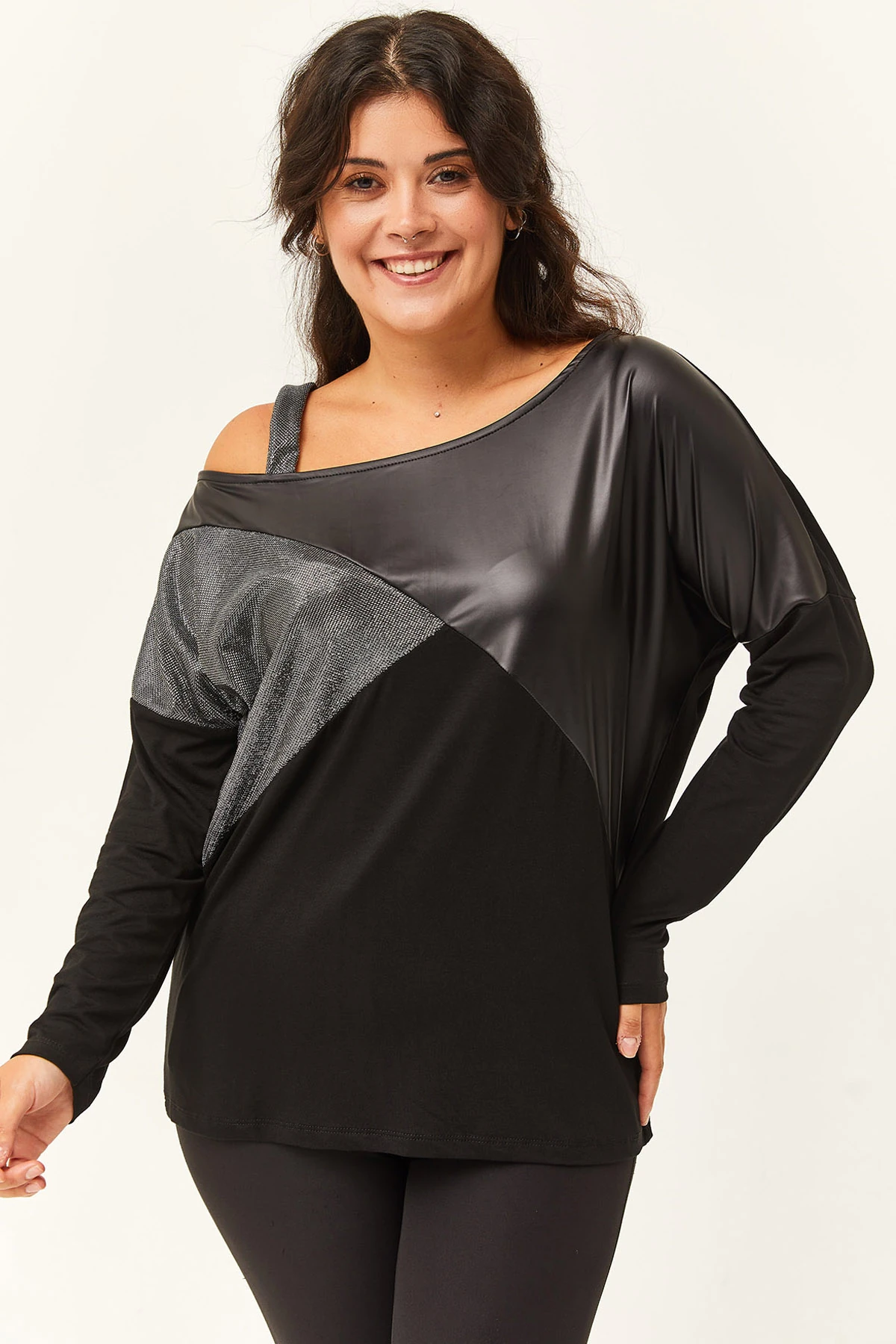 Kadın Büyük Beden Deri Garnili Asimetrik Yaka Bluz - Siyah