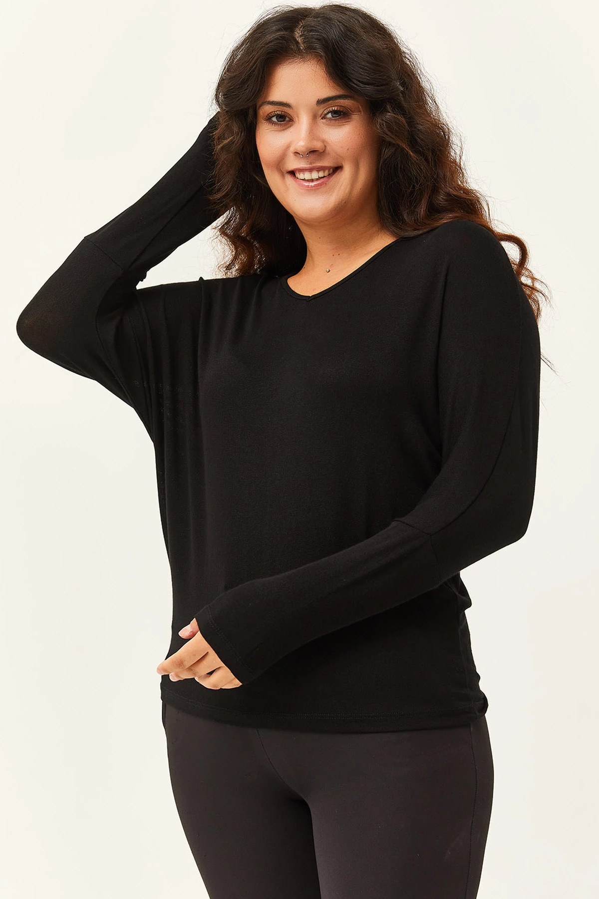 Kadın Büyük Beden Sırt Halka Detaylı Siyah Bluz