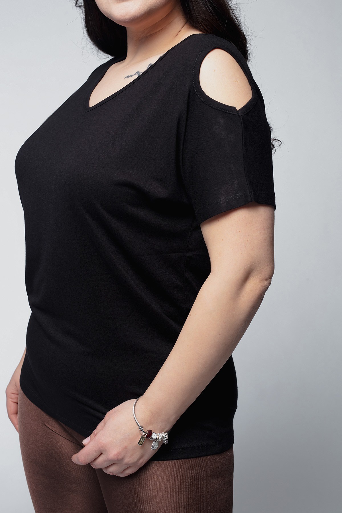 Kadın Büyük Beden V Yaka Basic Omuz Dekolteli T-Shirt - Siyah