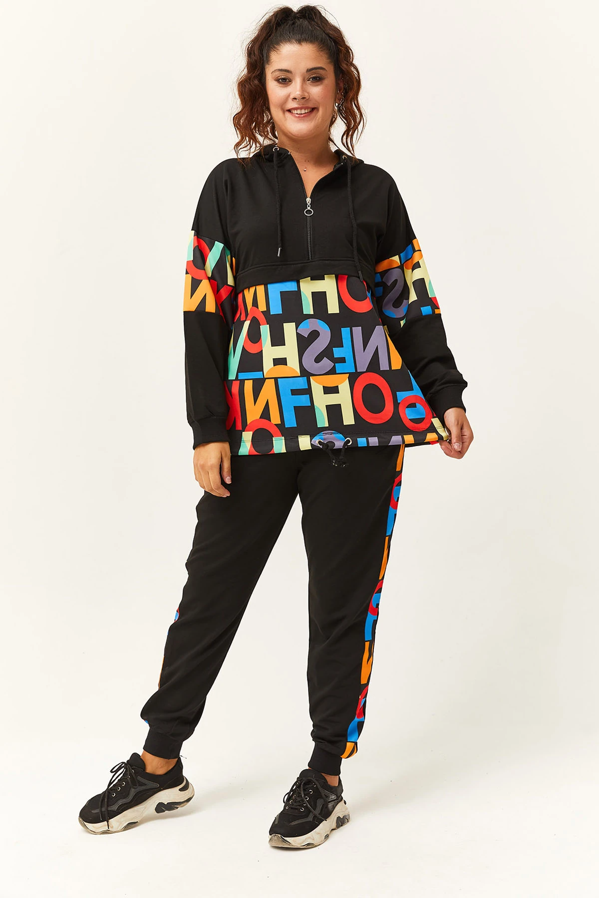 Kadın Büyük Beden Renkli Harf Desenli Eşofman Takımı - Siyah