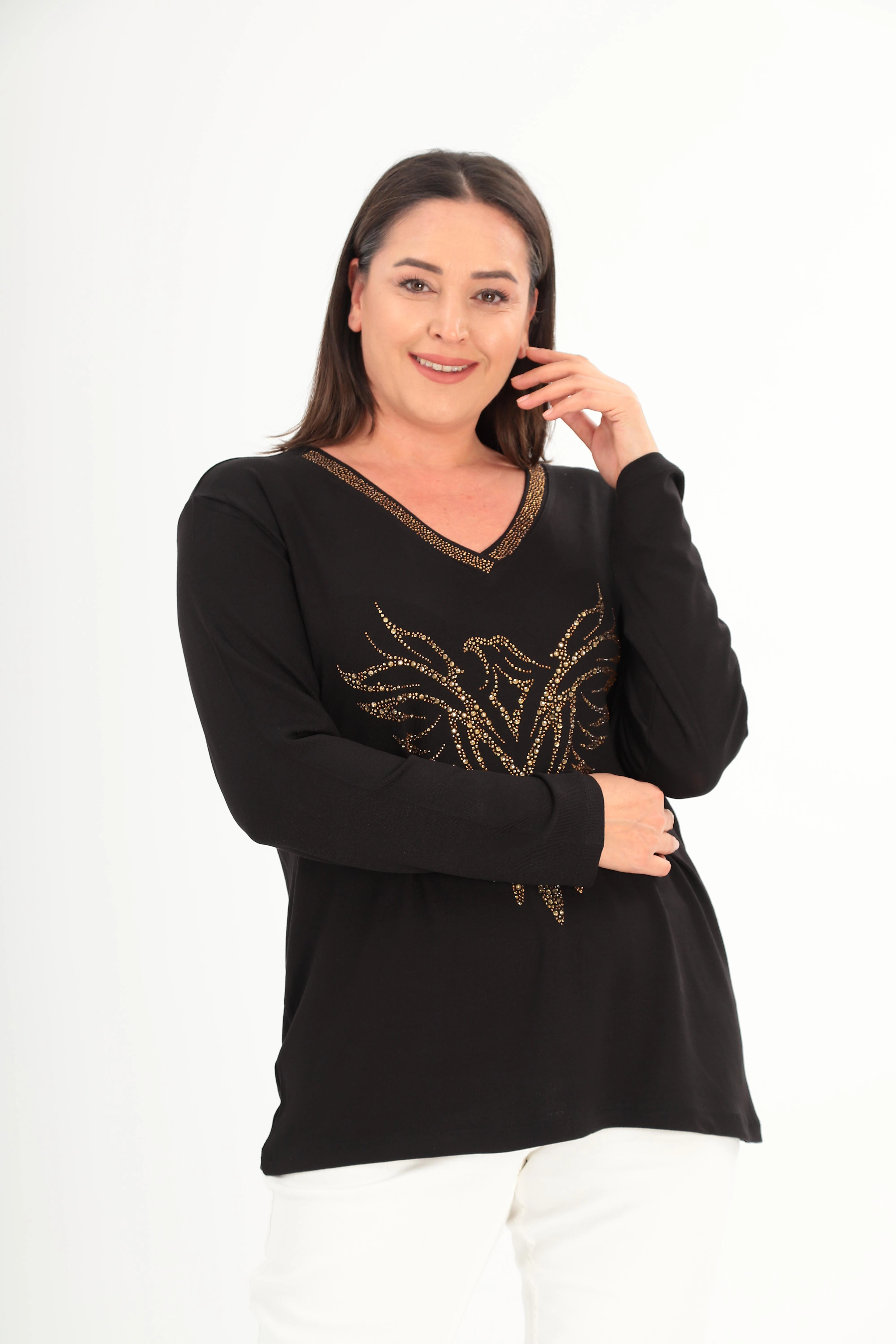Kadın Büyük Beden Kartal Figür Taş Detaylı V Yaka Siyah Bluz - Şıklık ve Konfor Bir Arada