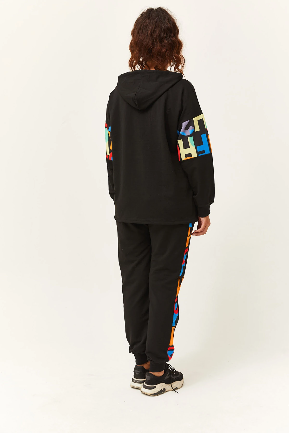 Kadın Büyük Beden Renkli Harf Desenli Eşofman Takımı - Siyah