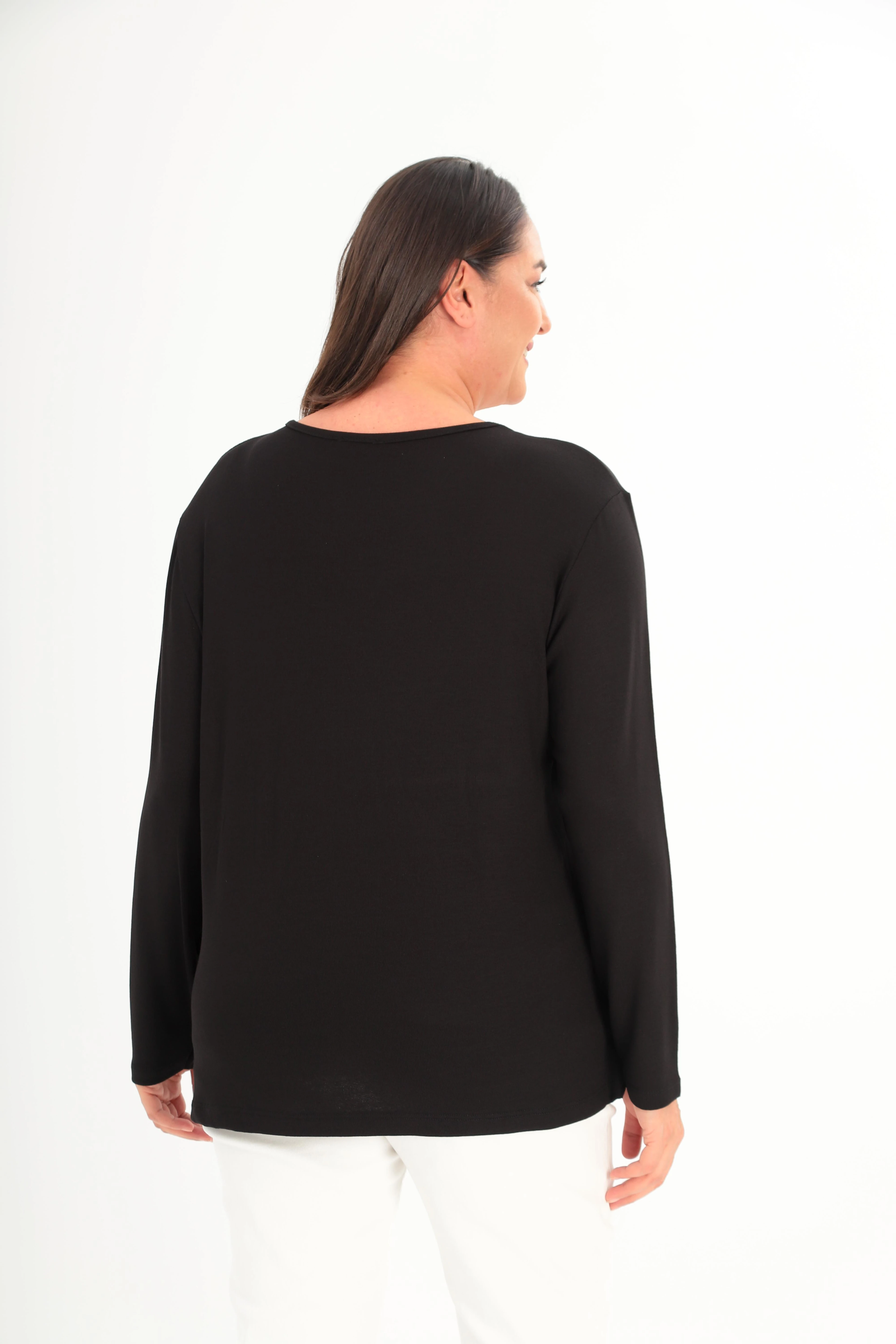 Kadın Büyük Beden Kartal Figür Taş Detaylı V Yaka Siyah Bluz - Şıklık ve Konfor Bir Arada