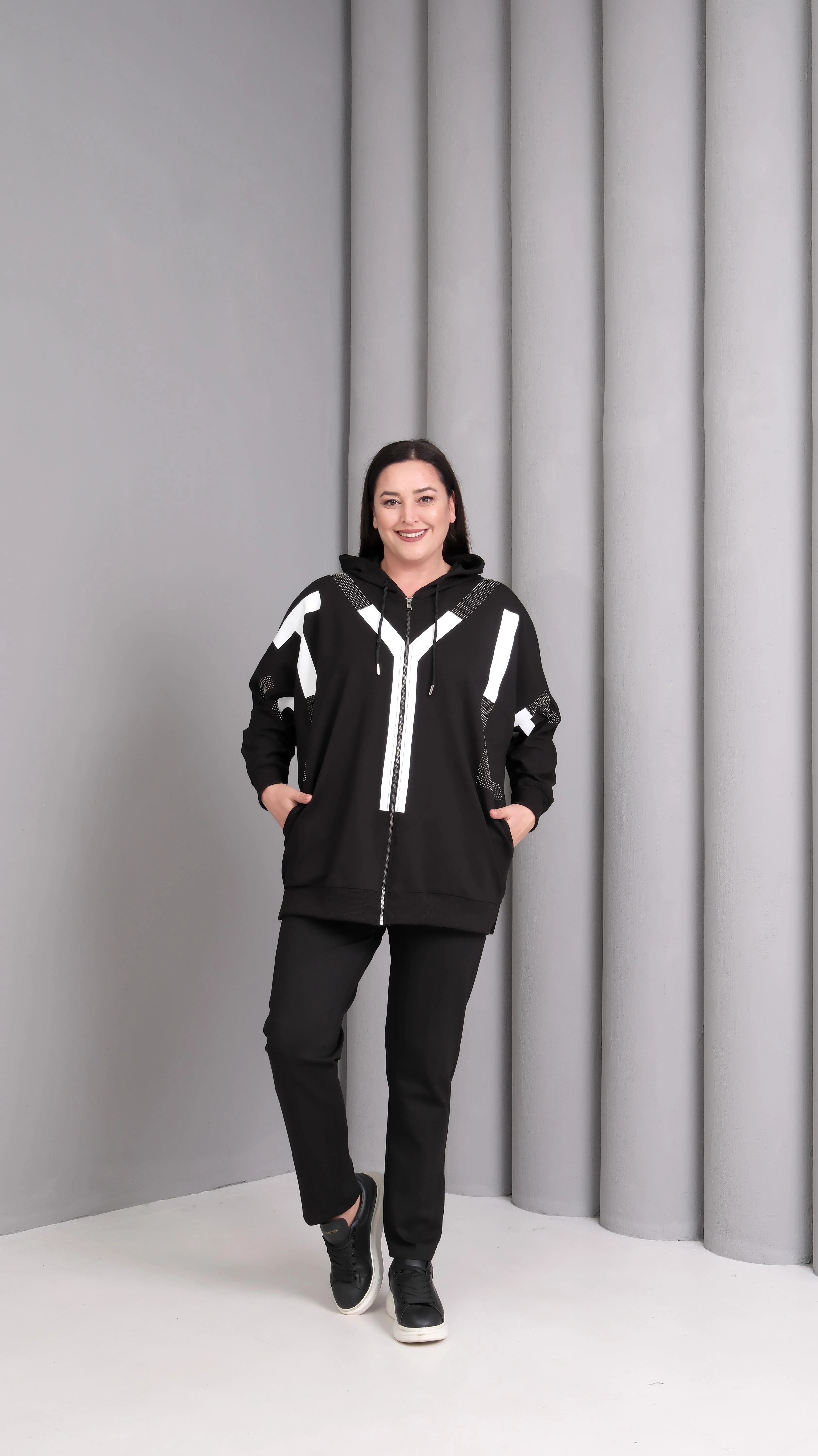 Kadın Büyük Beden Çizgili Taş Baskılı Fermuarlı Sweatshirt - Siyah