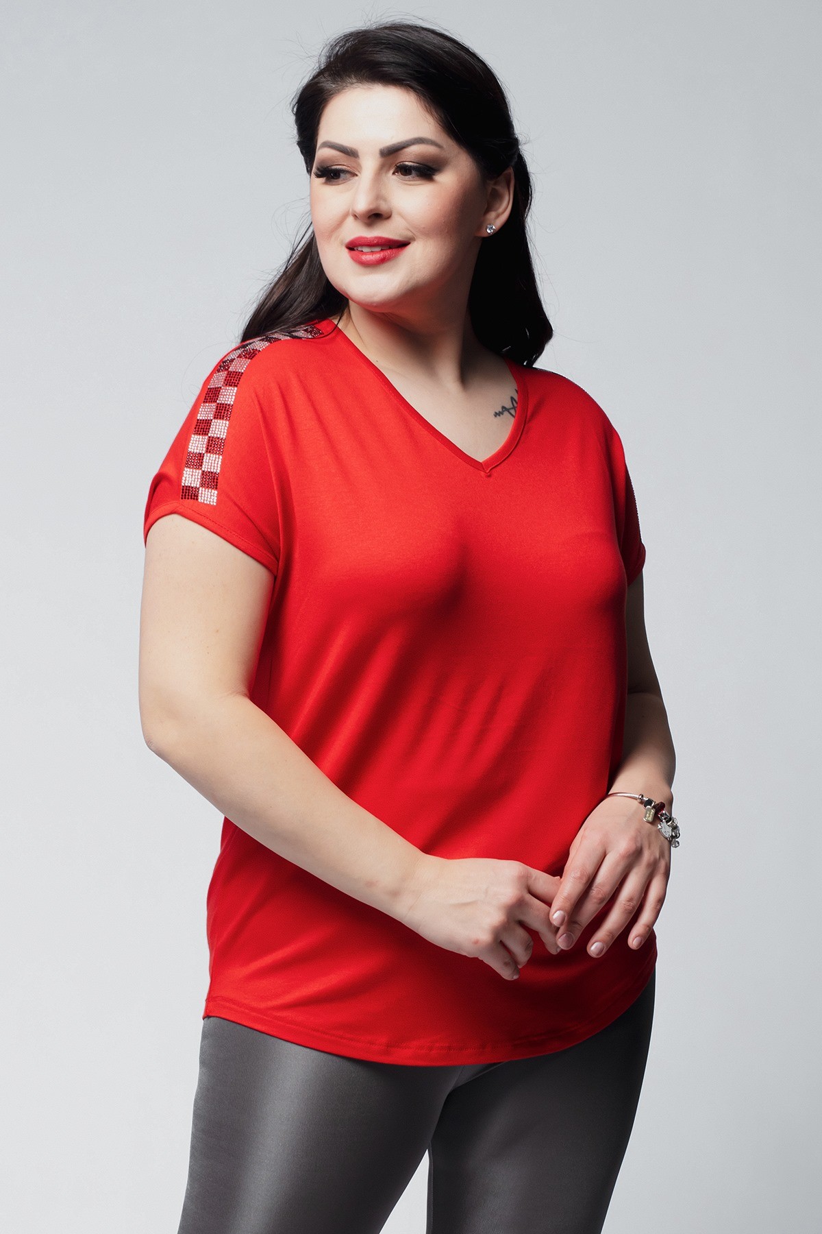 Kadın Büyük Beden V Yaka Omuzları Kare Taş Detay Bluz - Kırmızı