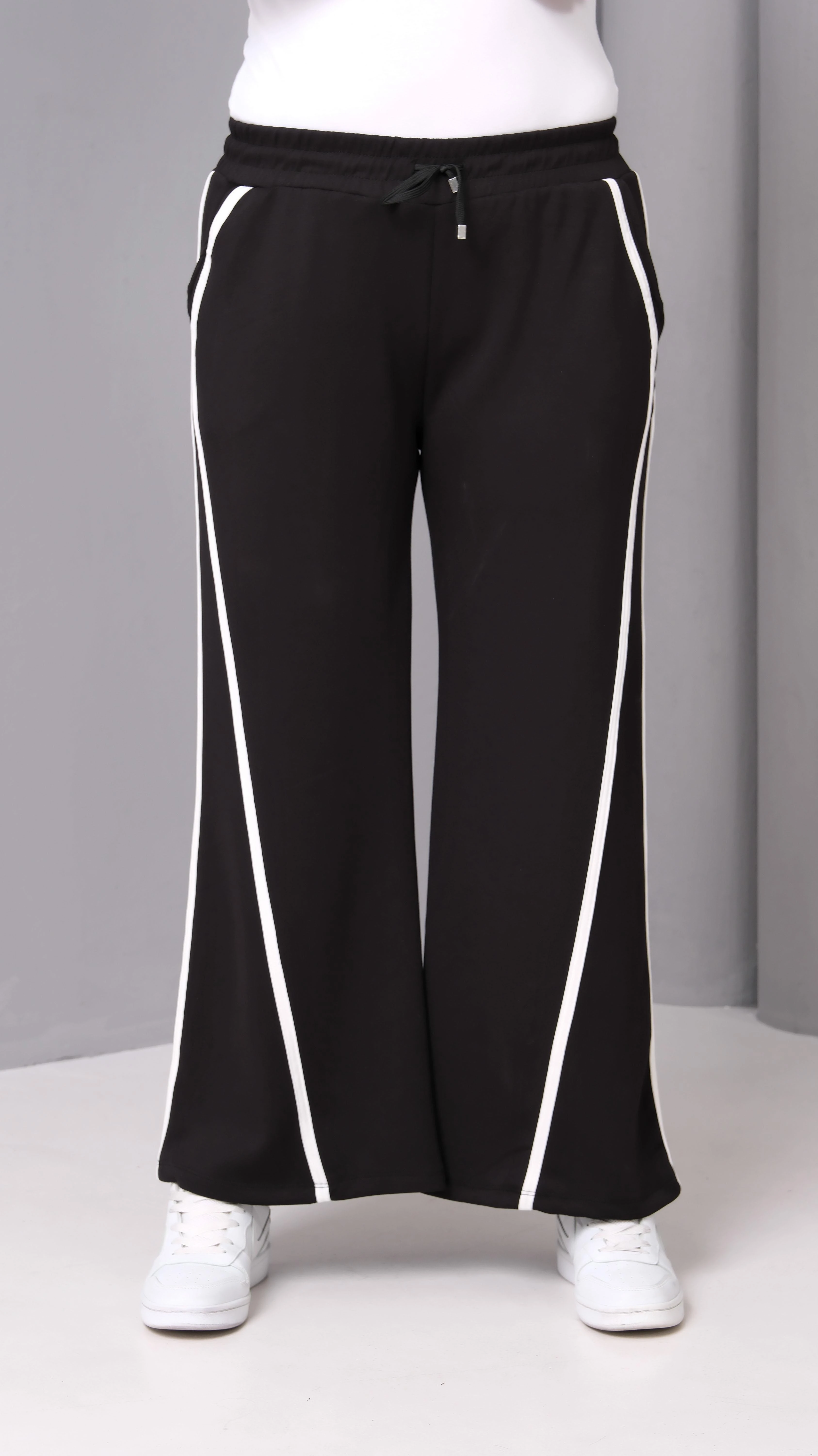 Kadın Büyük Beden Ekstra Rahat Kalıp Çizgili Eşofman Altı - Siyah