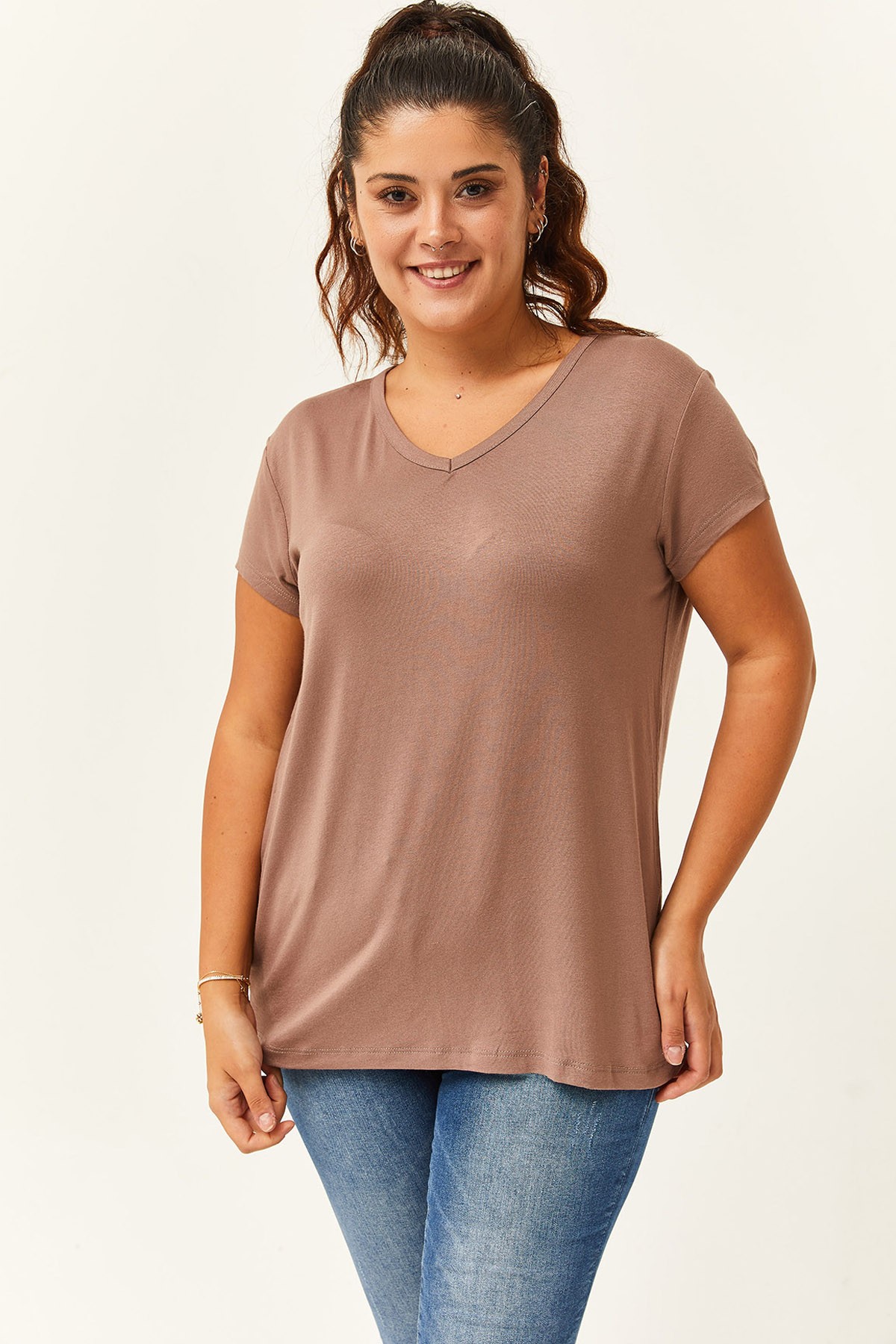 Kadın Büyük Beden V Yaka Basic Kısa Kollu T-Shirt - Vizon