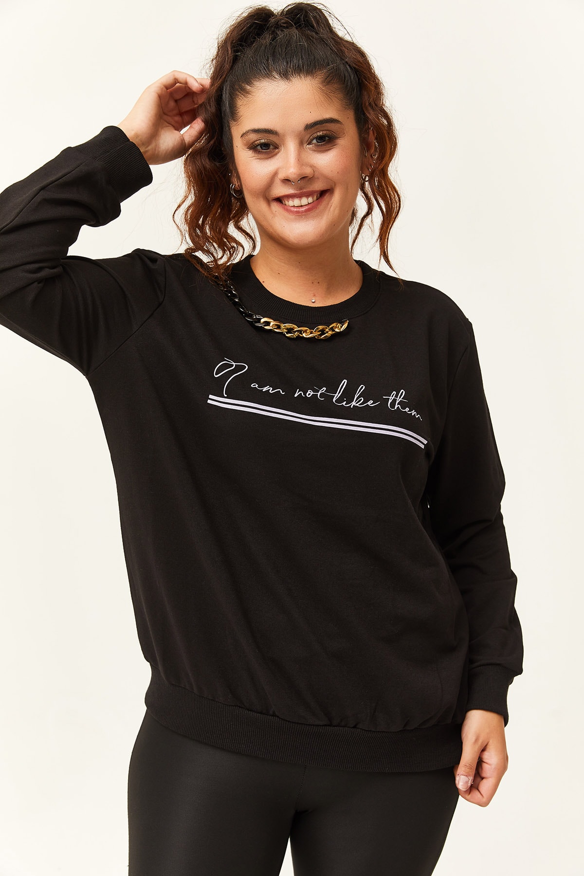 Kadın Büyük Beden Yaka Zincir Detaylı Yazılı Siyah Sweatshirt