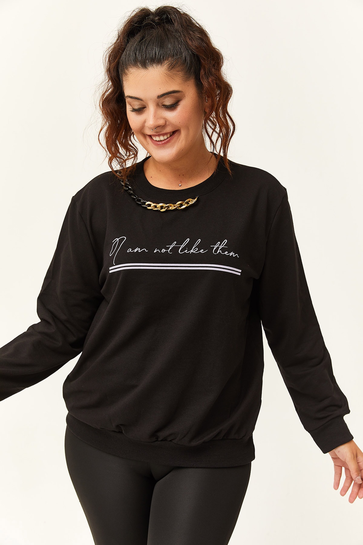 Kadın Büyük Beden Yaka Zincir Detaylı Yazılı Siyah Sweatshirt - Siyah