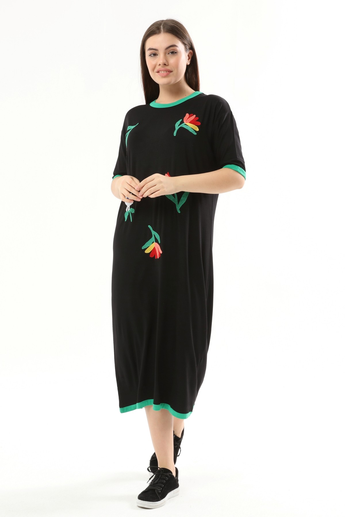 Kadın Geniş Beden Aralıklı Renkli Lale İşlemeli Elbise