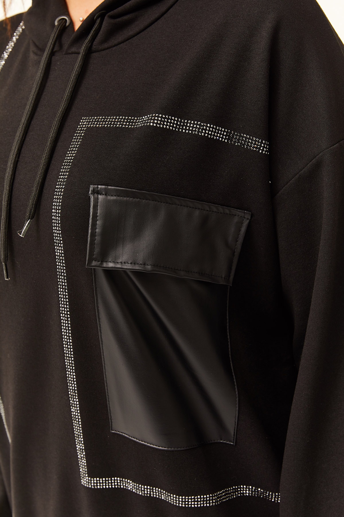 Kadın Büyük Beden Deri Cep Detaylı Taş İşlemeli Sweatshirt - Siyah