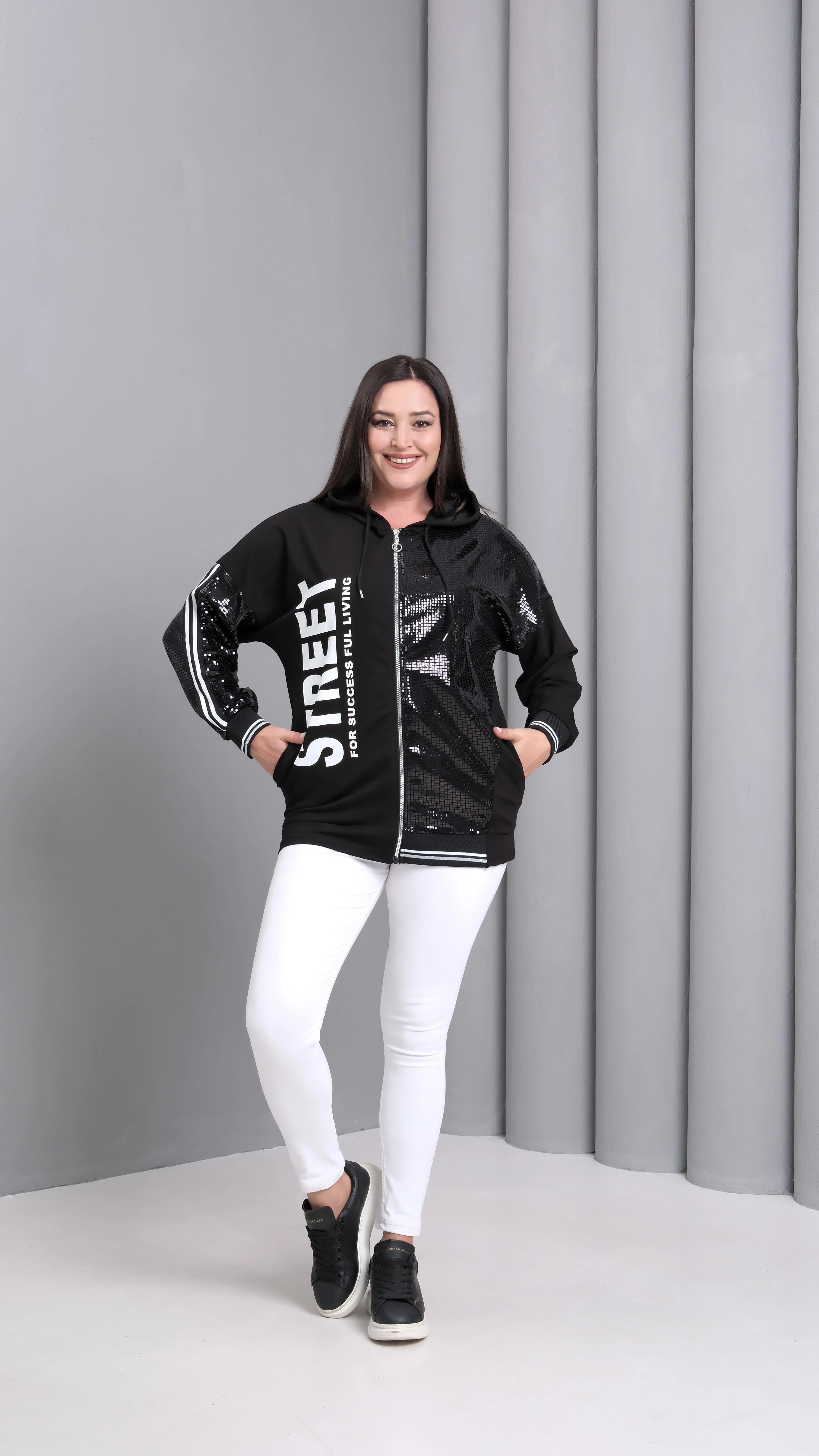 Kadın Büyük Beden Street Baskılı Fermuarlı Siyah Sweatshirt - Siyah