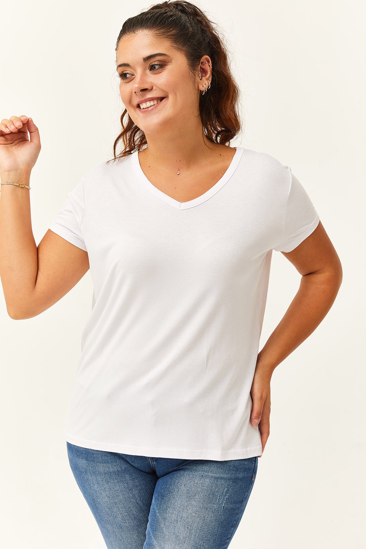 Kadın Büyük Beden V Yaka Basic Kısa Kollu T-Shirt