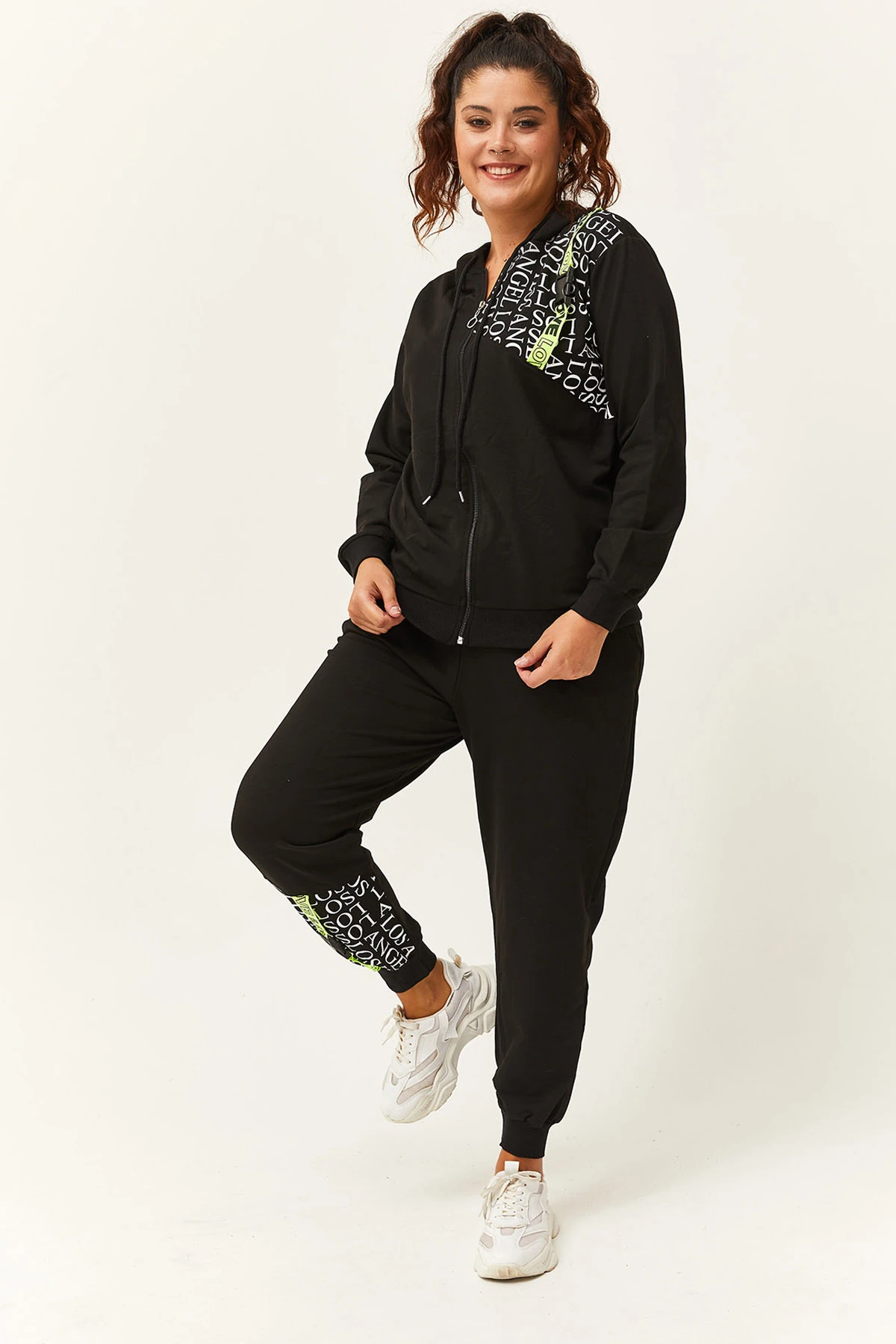 Kadın Büyük Beden Neon Bant Detaylı Yazılı Eşofman Takımı - Siyah