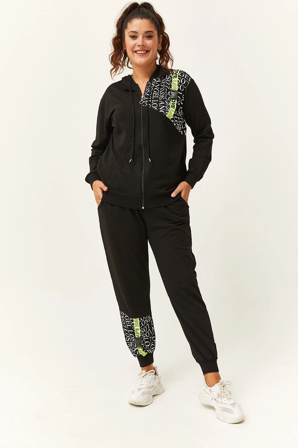 Kadın Büyük Beden Neon Bant Detaylı Yazılı Eşofman Takımı - Siyah