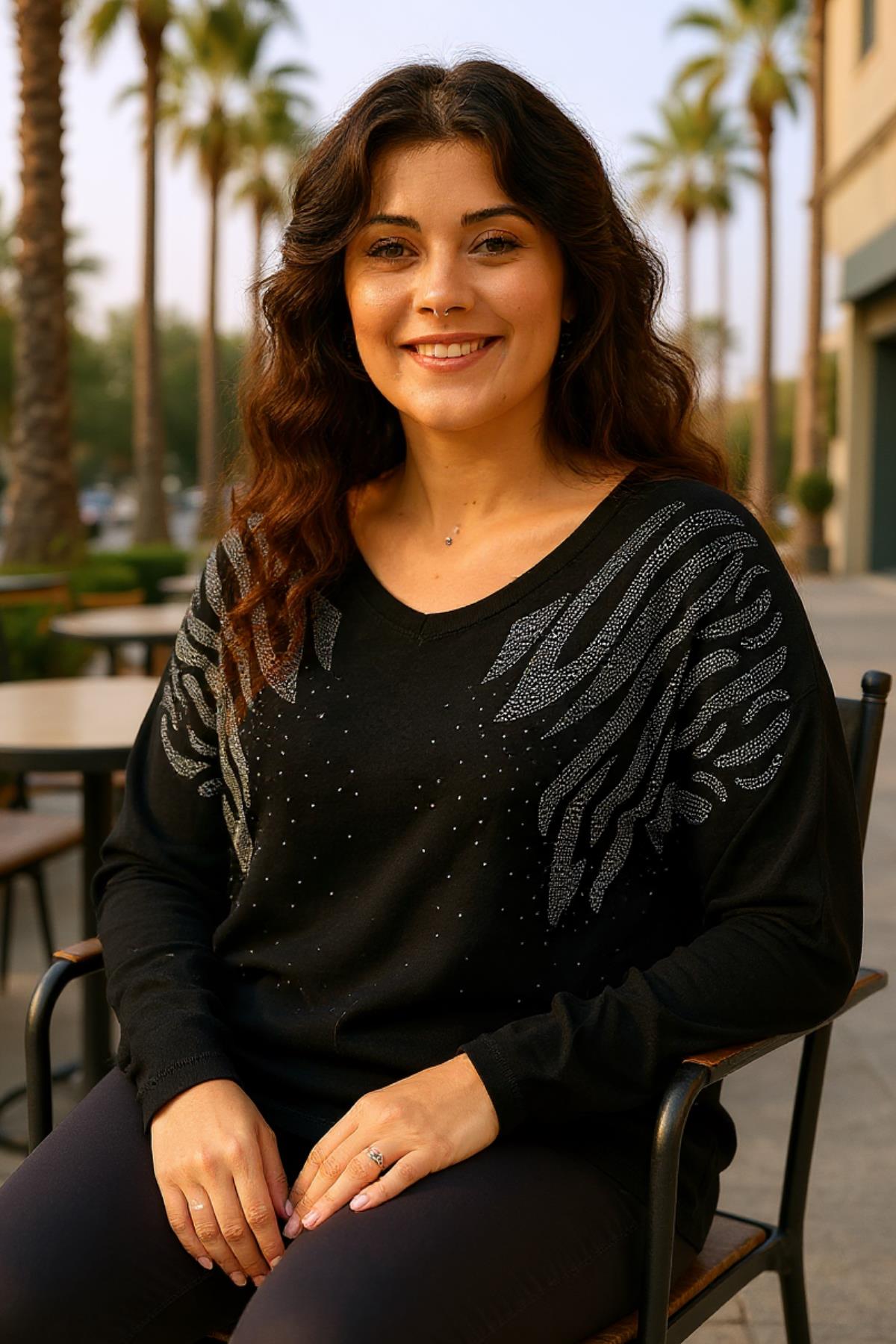 Kadın Büyük Beden Yarasa Kol Taş Desenli Bluz - Siyah