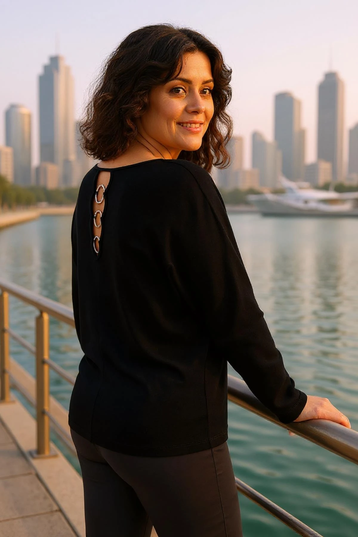 Kadın Büyük Beden Sırt Halka Detaylı Siyah Bluz