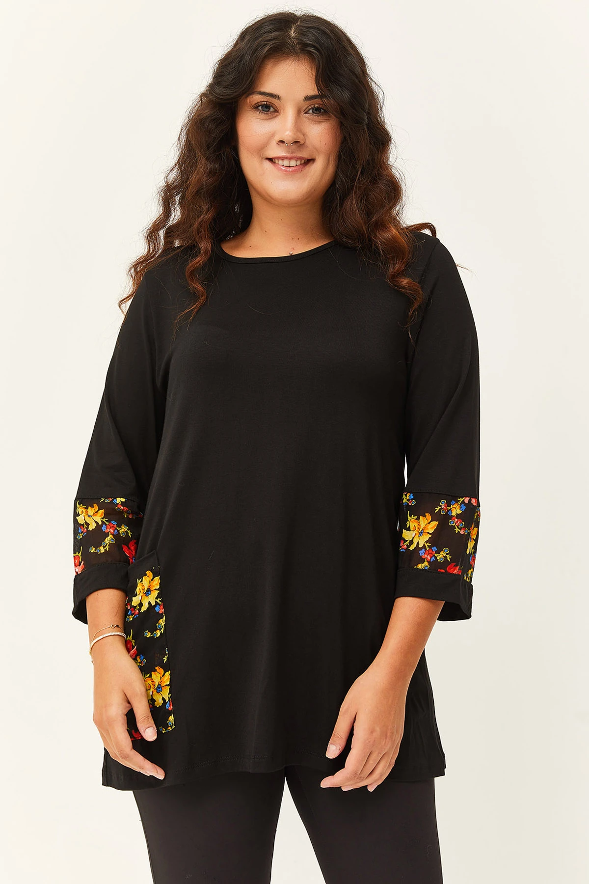 Kadın Büyük Beden Kolları Ve Cepleri Nakış Detaylı Bluz - Siyah