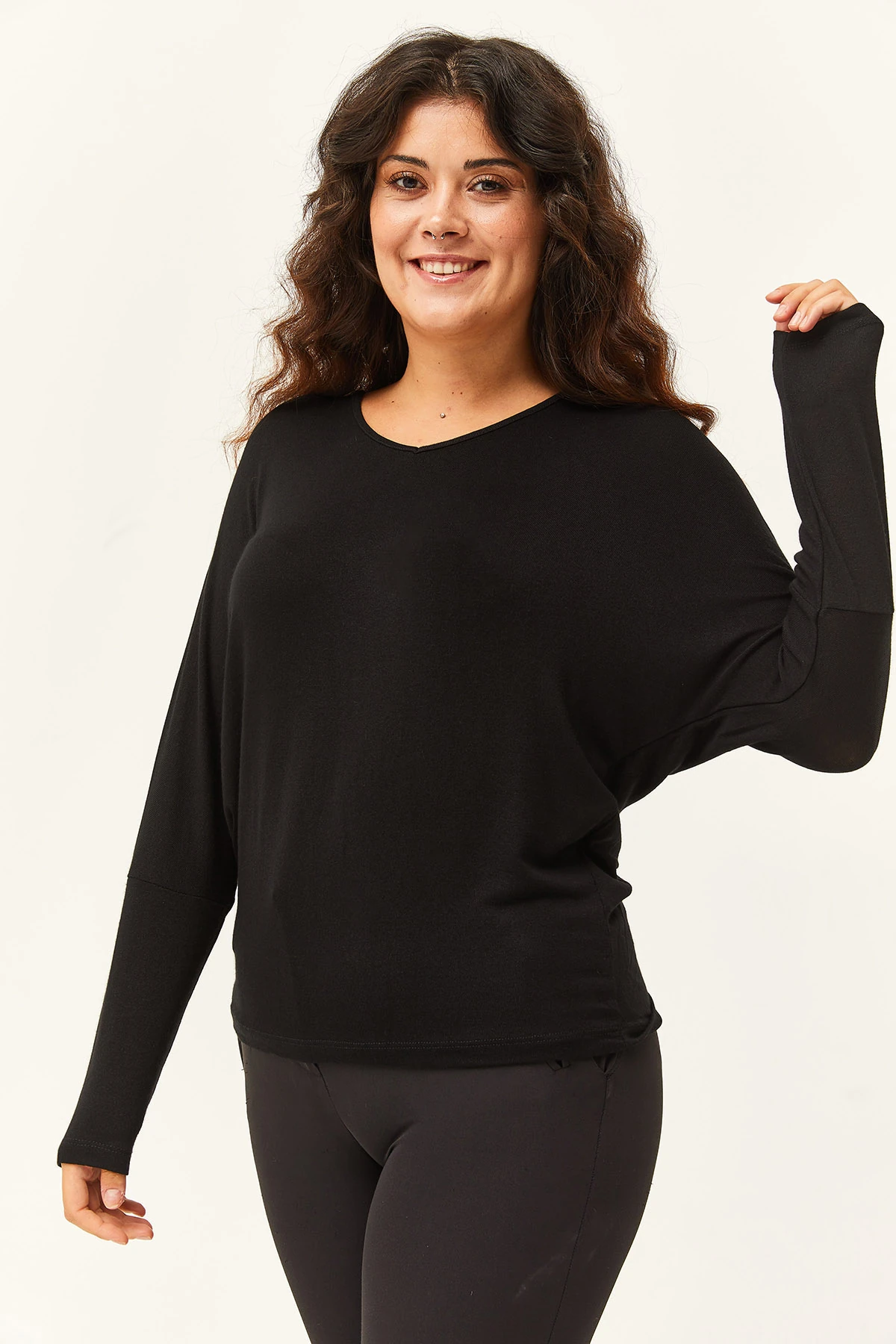 Kadın Büyük Beden Sırt Halka Detaylı Siyah Bluz