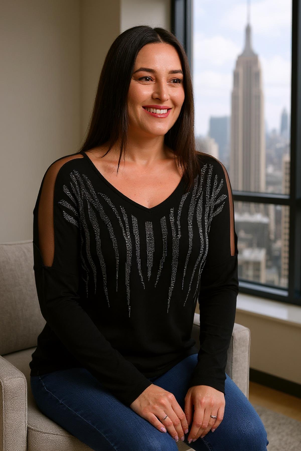 Kadın Büyük Beden Omzu Tül Önü Taş Detaylı Bluz - Siyah