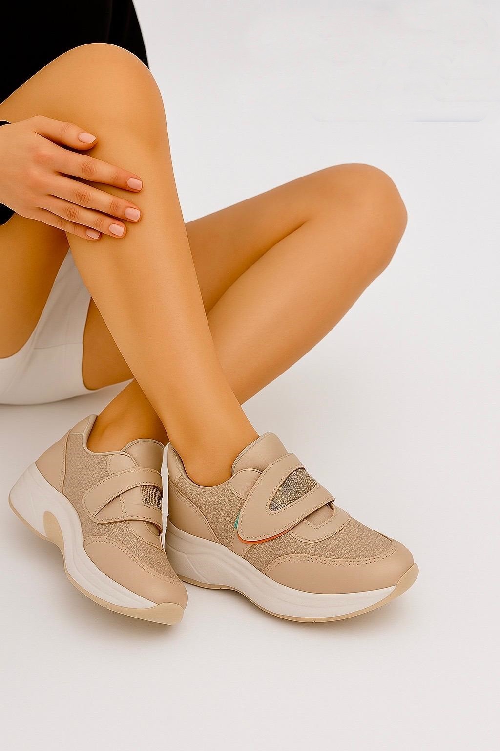 Bonjey Bej Renkli Kadın Platform Spor Ayakkabı – Yüksek Taban Cırt Kapama Sneaker