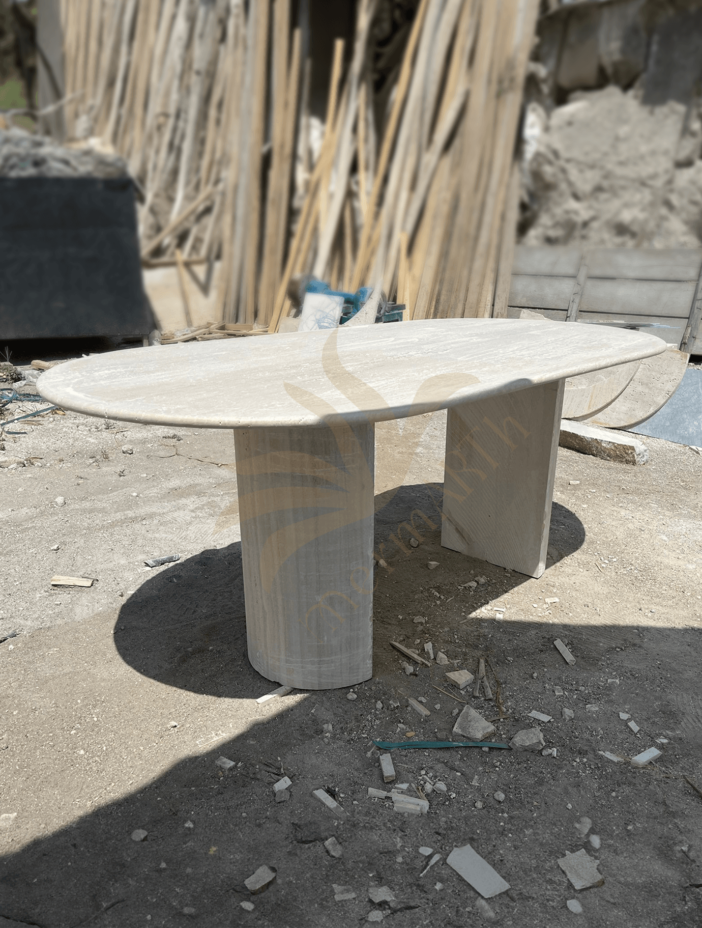 Esstisch aus Marmor – Travertinstein