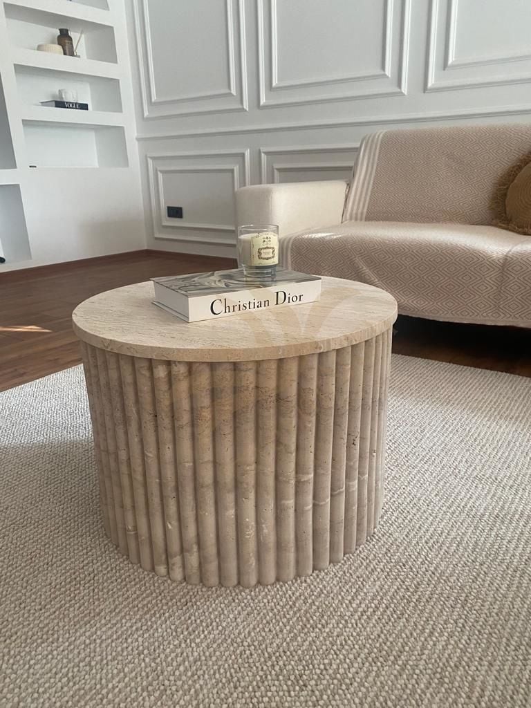 Moderner Couchtisch aus Travertin