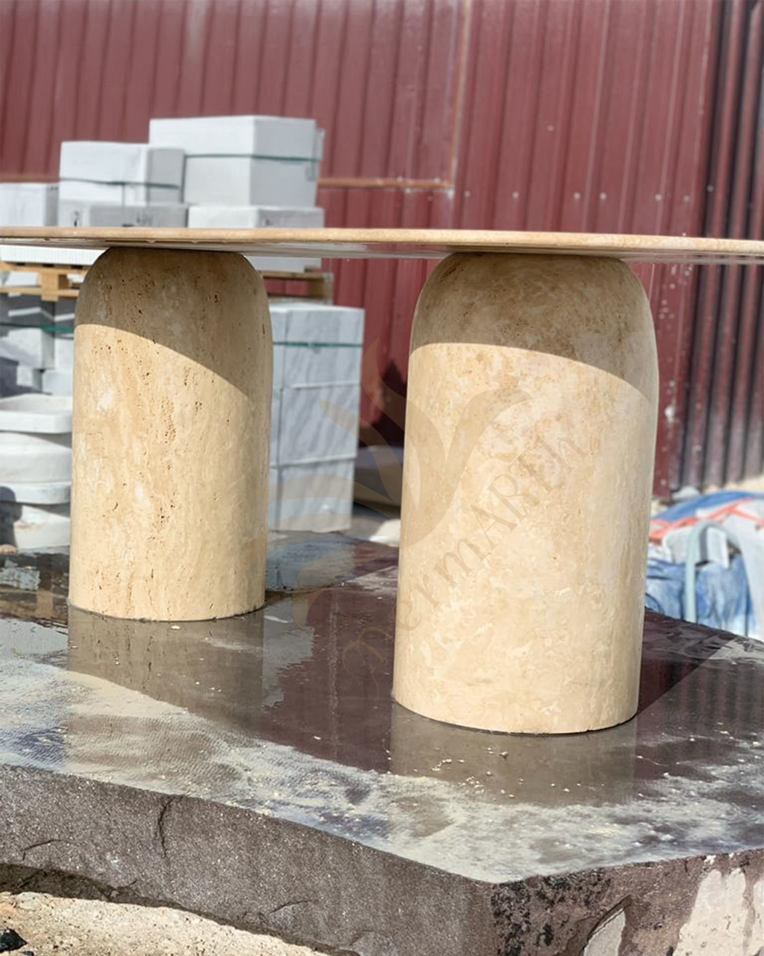 Esstisch aus Travertin – Bullet Leg