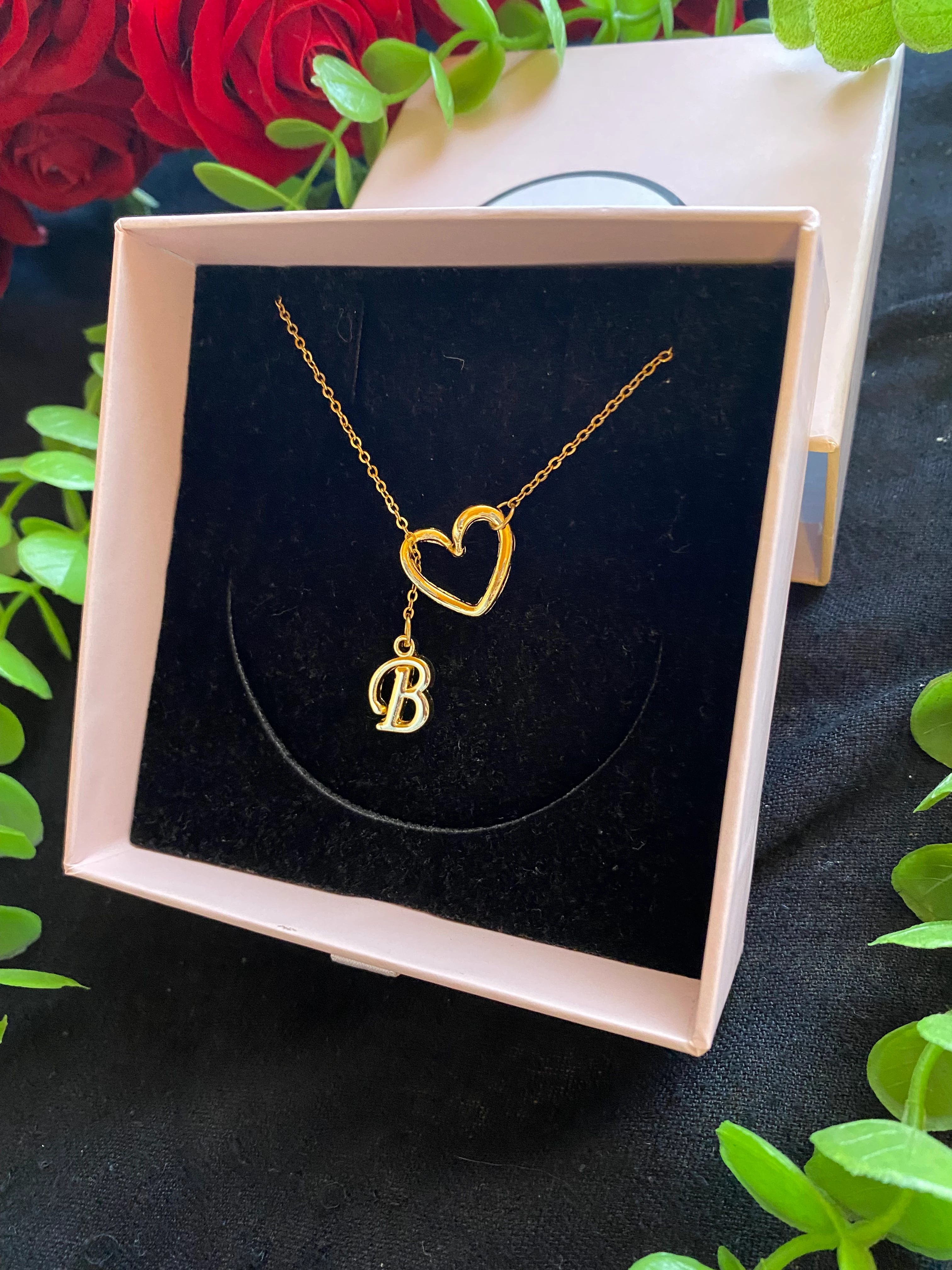 Kalp Detaylı Kişiye Özel Tasarım Harf Kolye