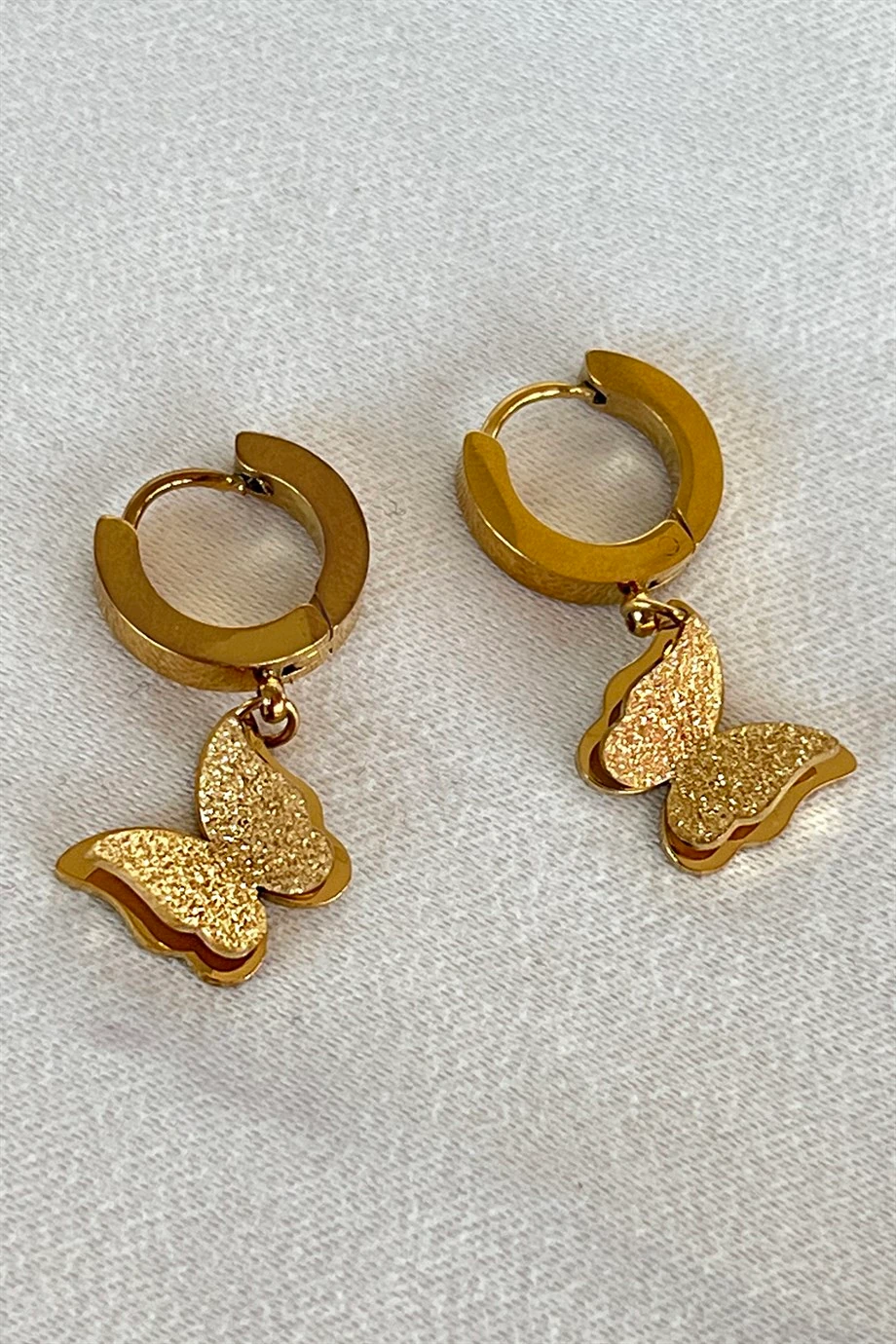 Altın Renk Kelebek Figürlü Çelik Küpe (Çift)