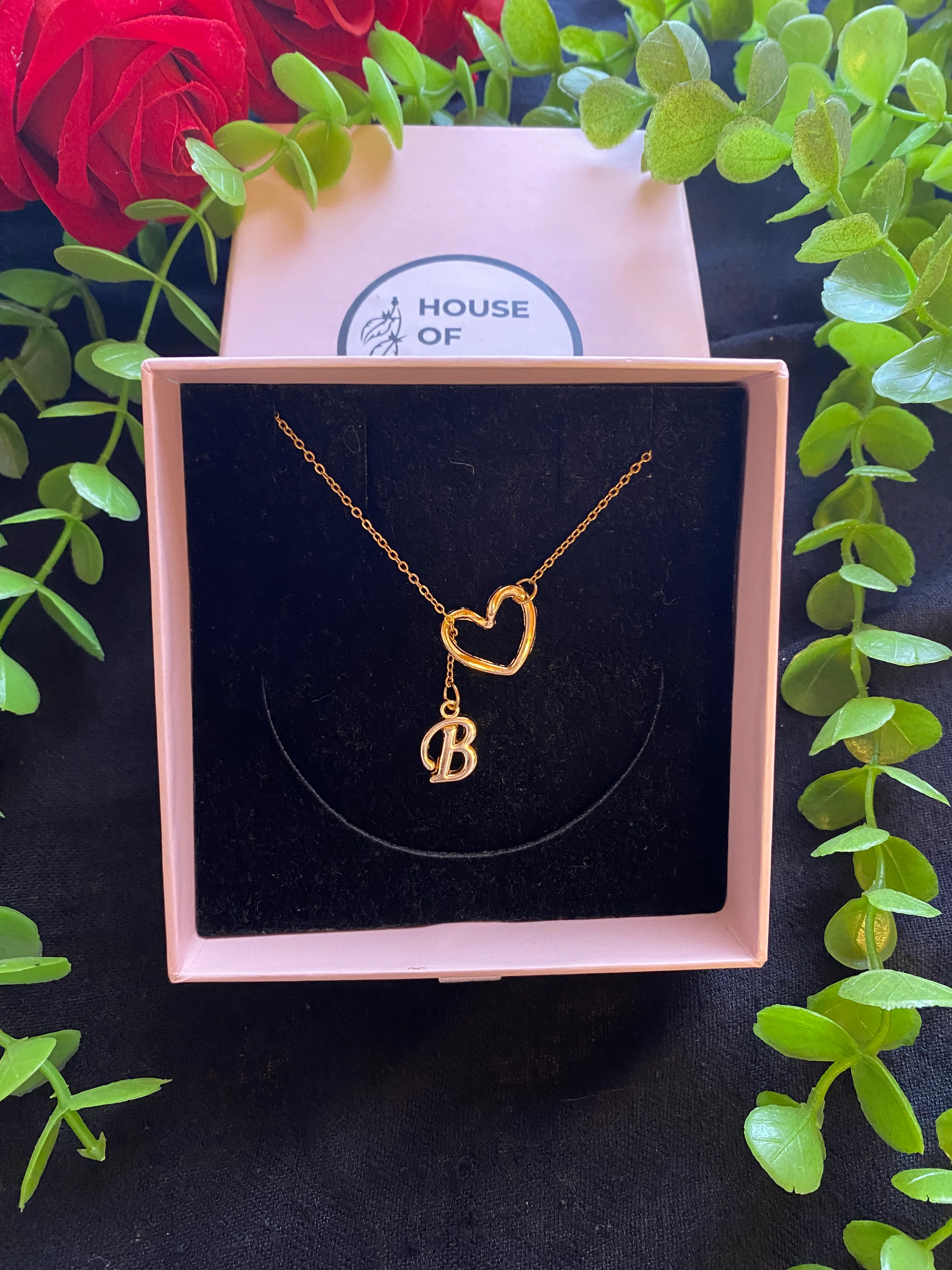 Kalp Detaylı Kişiye Özel Tasarım Harf Kolye