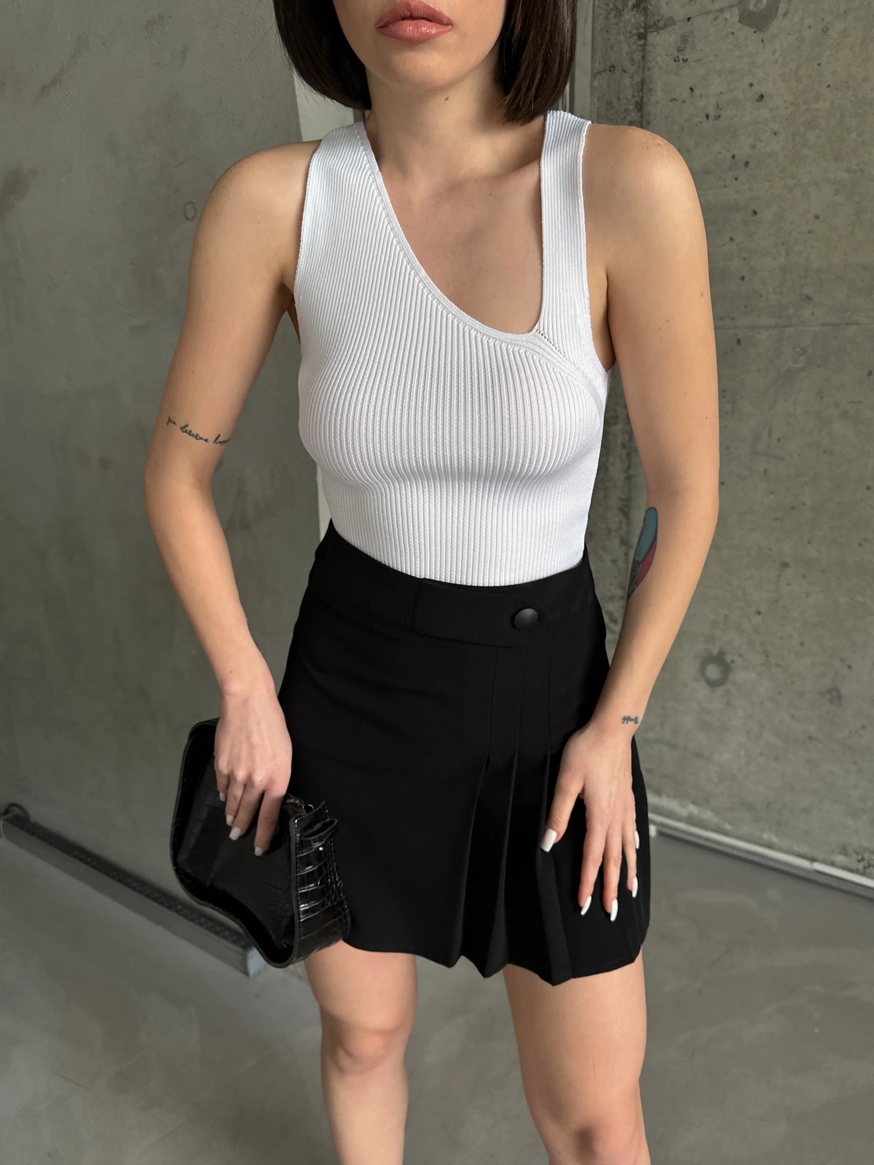 V YAKA BADİ - Beyaz