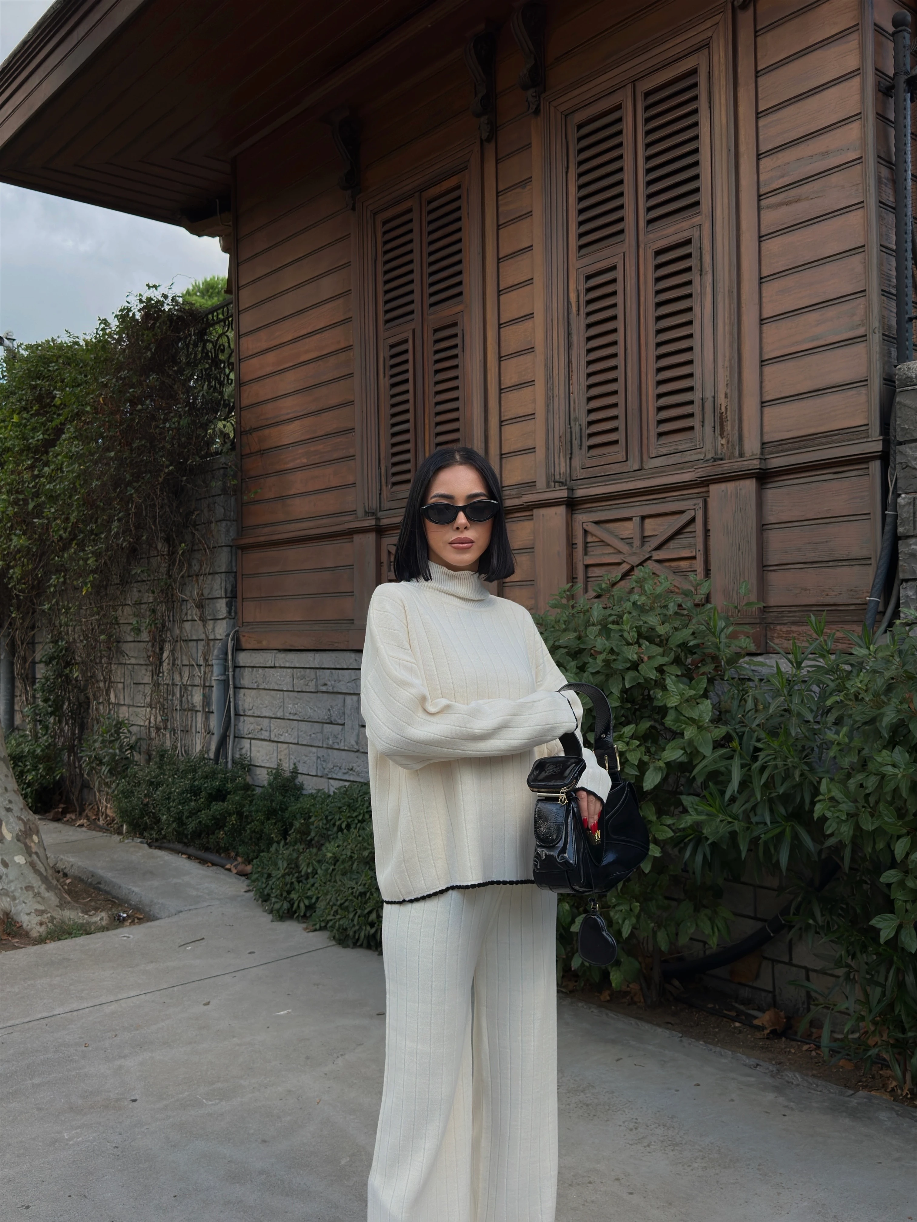 PAÇASI VE ETEĞİ DETAYLI TAKIM