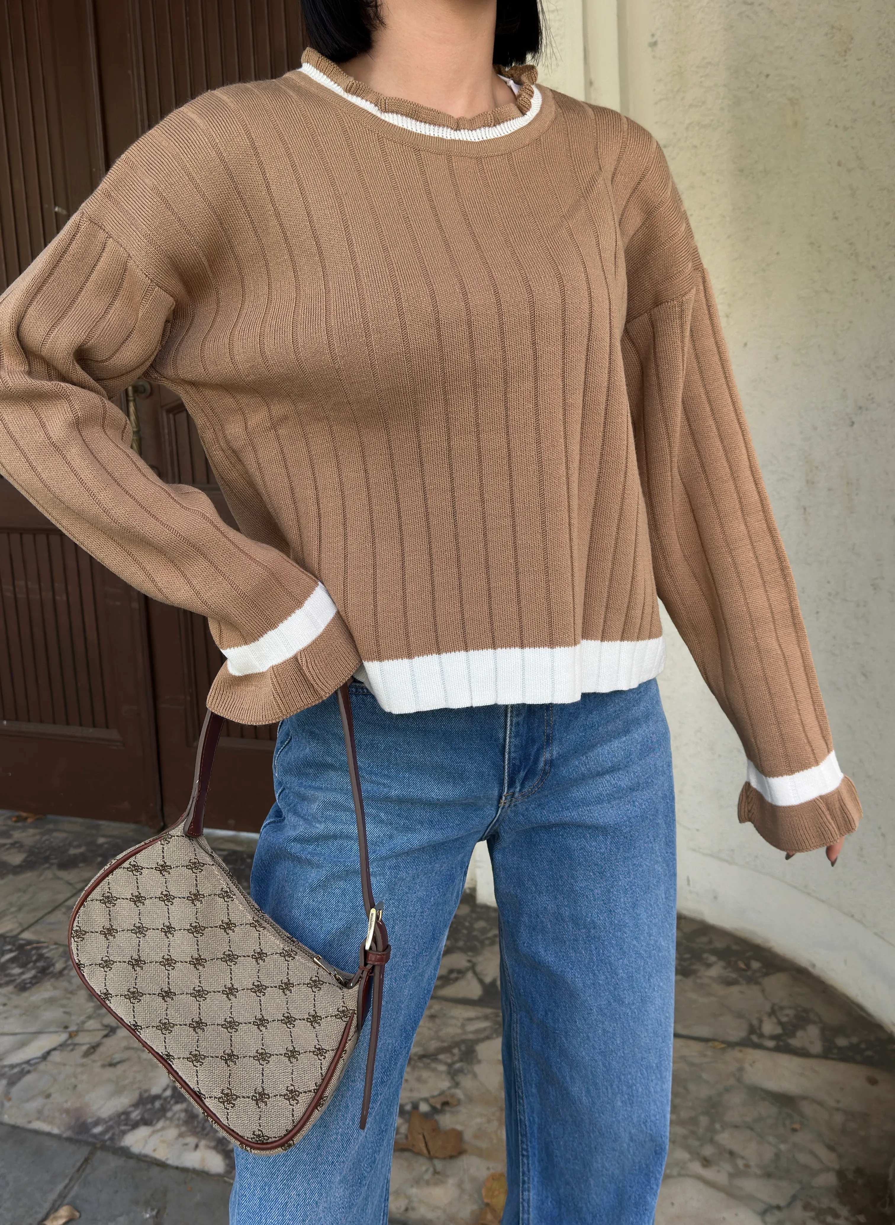 YAKA VE MANŞETİ FIRFIRLI KAZAK - Karamel