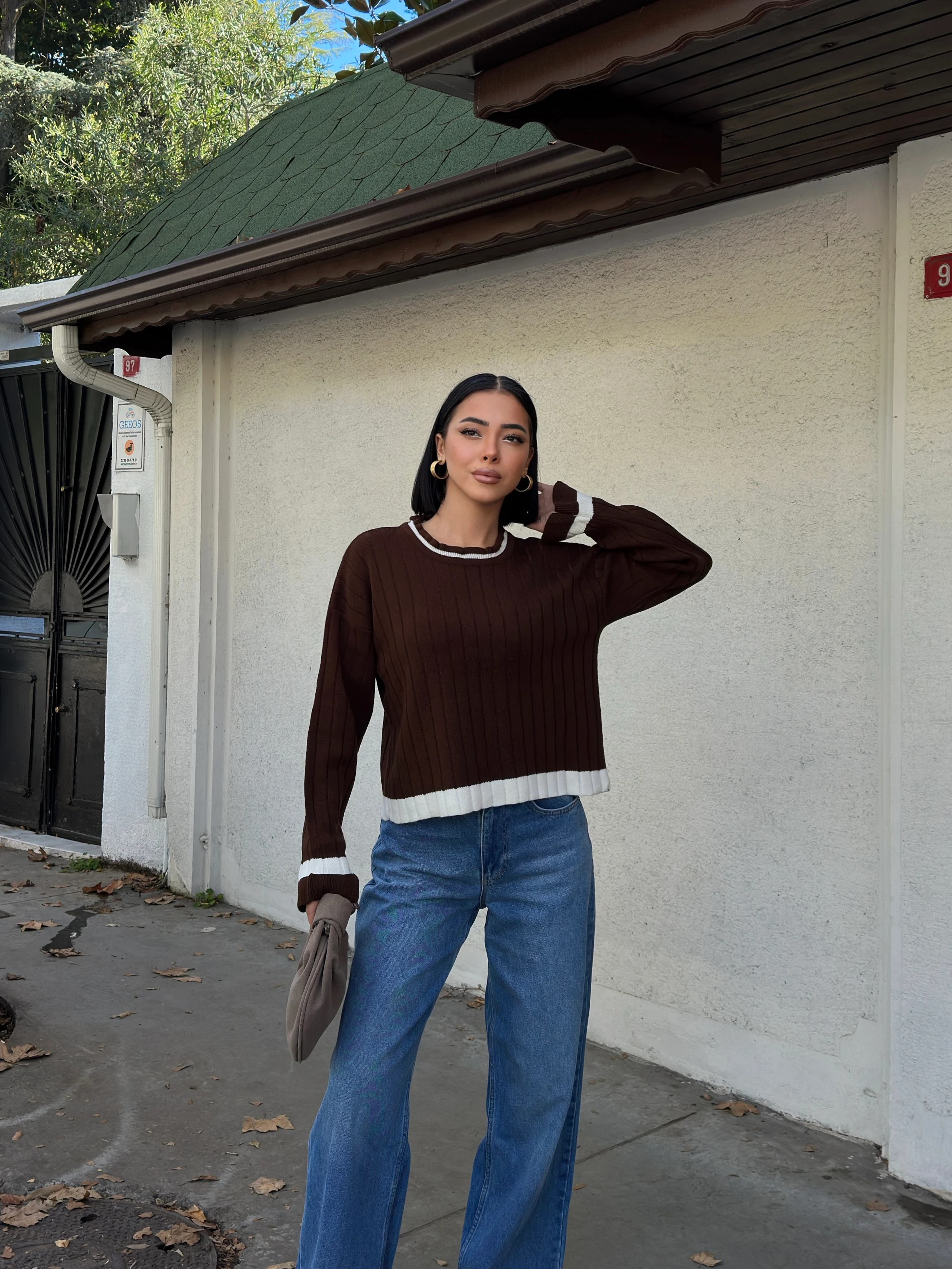 YAKA VE MANŞETİ FIRFIRLI KAZAK - Kahve