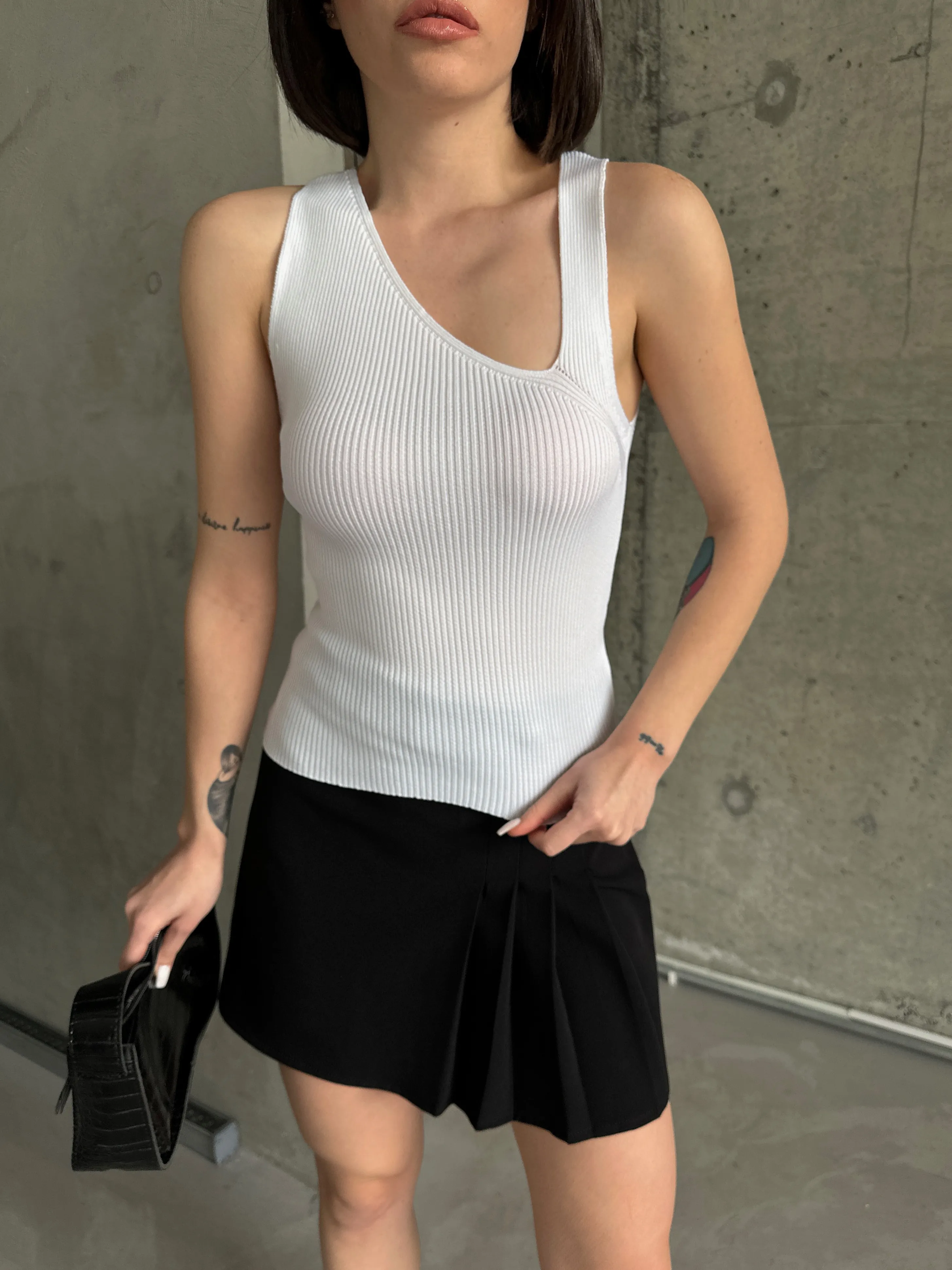 V YAKA BADİ - Beyaz