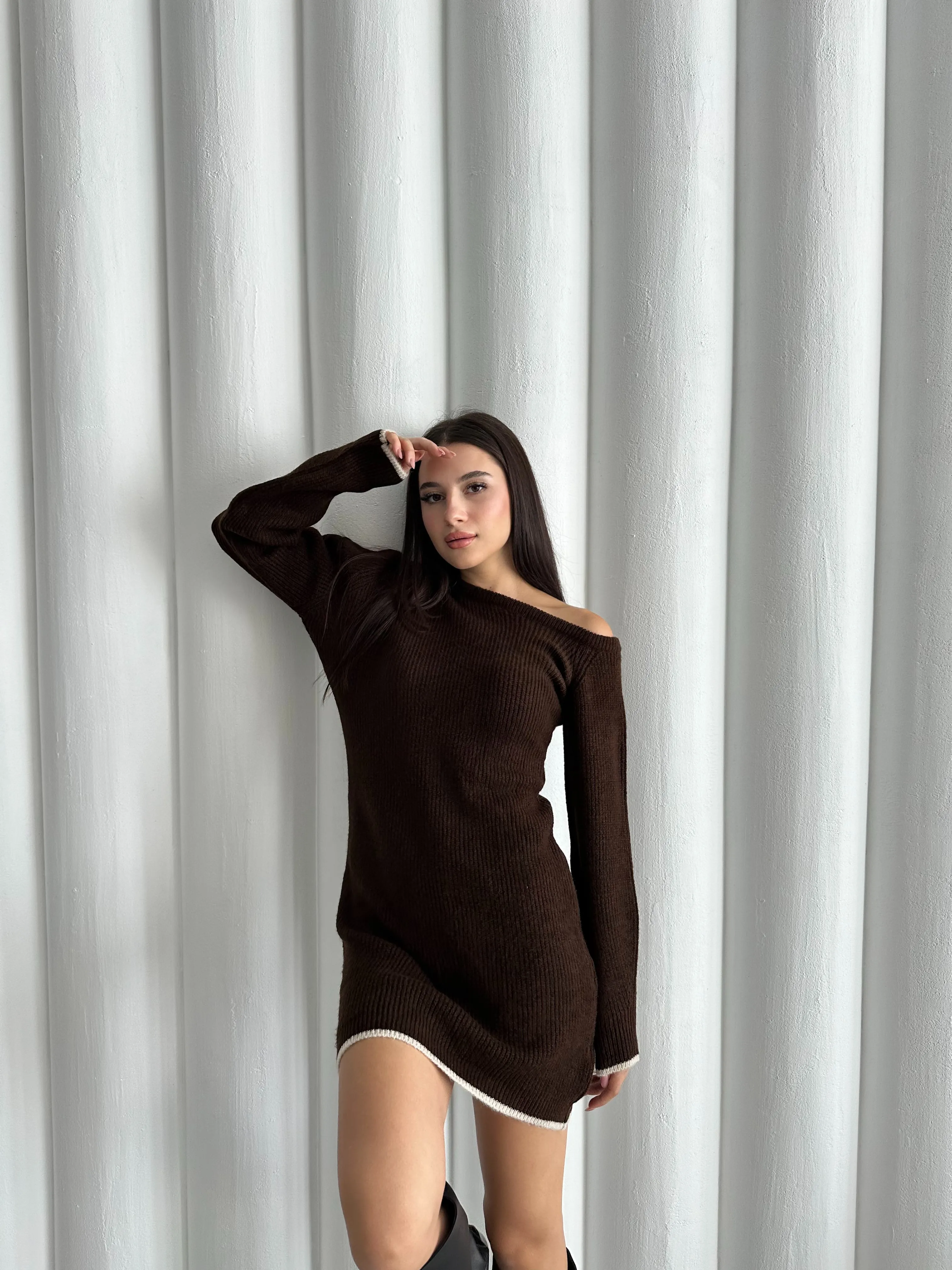 YARIM AY ŞARDONLU ELBİSE