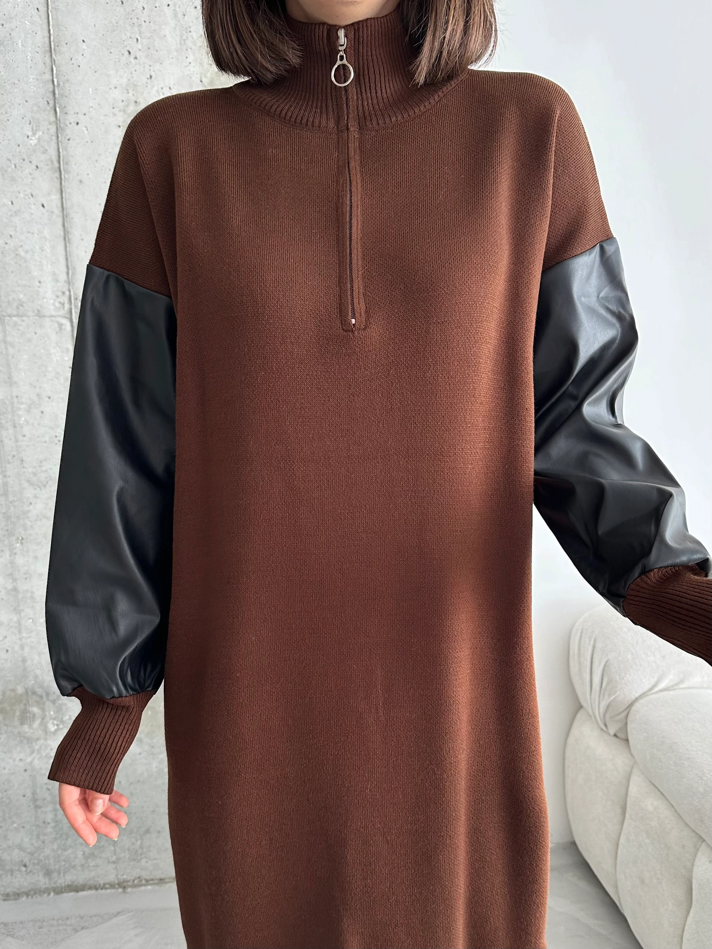 KOLU DERİLİ ELBİSE