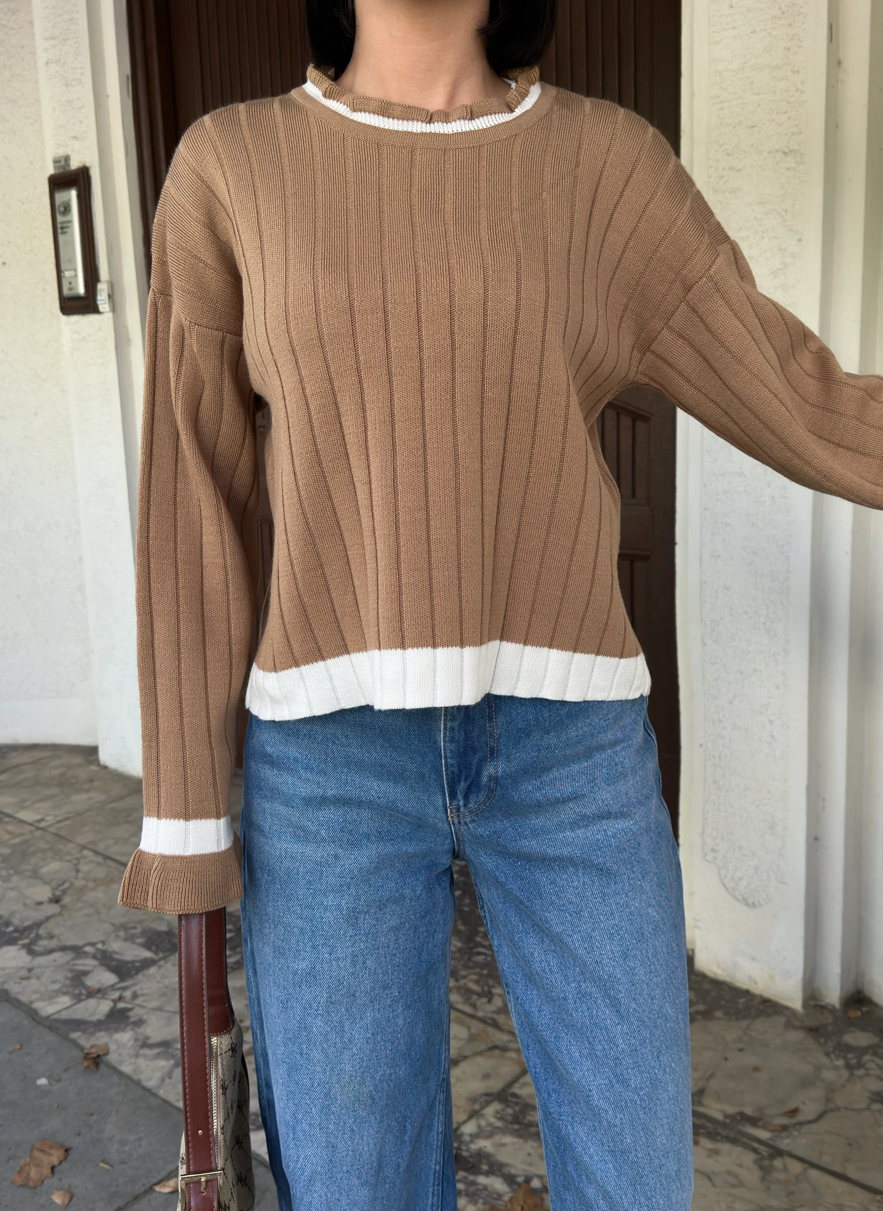 YAKA VE MANŞETİ FIRFIRLI KAZAK - Karamel