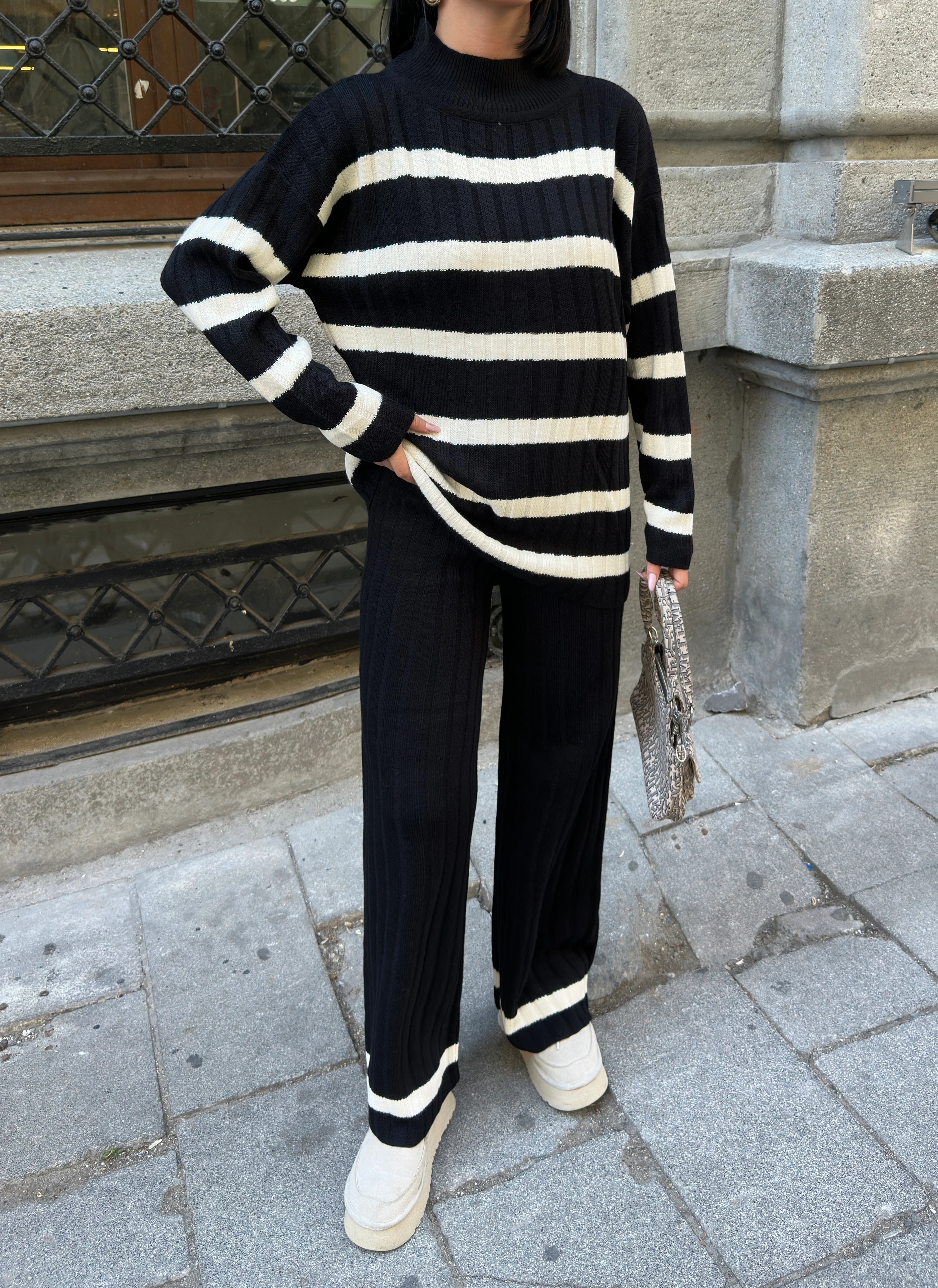 ÇİZGİLİ SADE TAKIM - Siyah