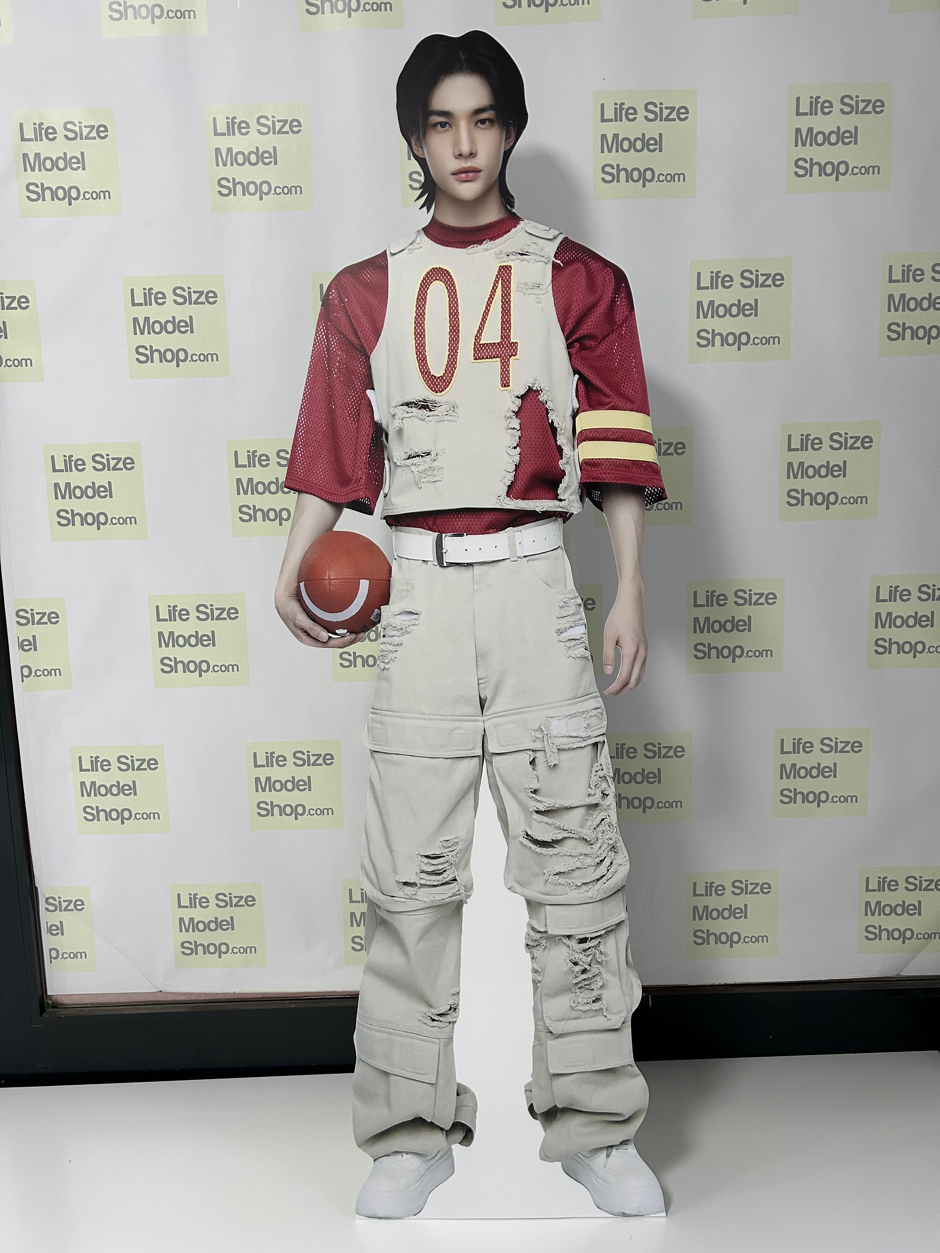 🌟 Kartonowa postać Hyunjina w skali 1:1 – Standee Hwang Hyun-jina ze Stray Kids